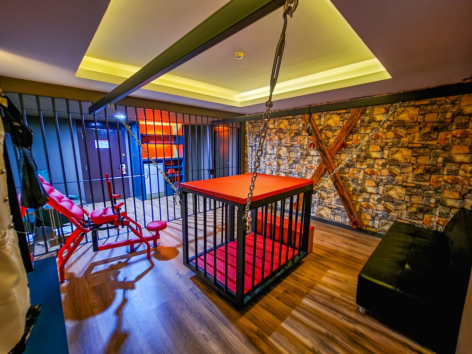 黃明志在泰國南部開的飯店有各種特殊主題。（翻攝黃明志臉書）