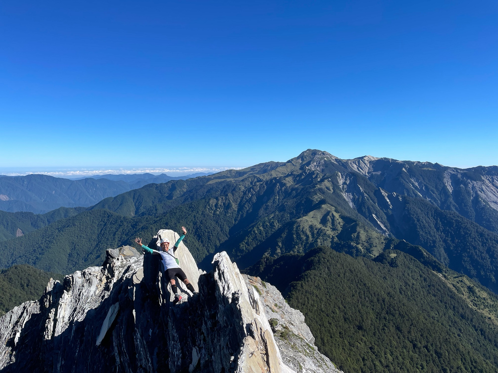 《赤心巔峰》壯麗山景驚豔國小生,跑者古明政感性致謝。(活水文化提供)