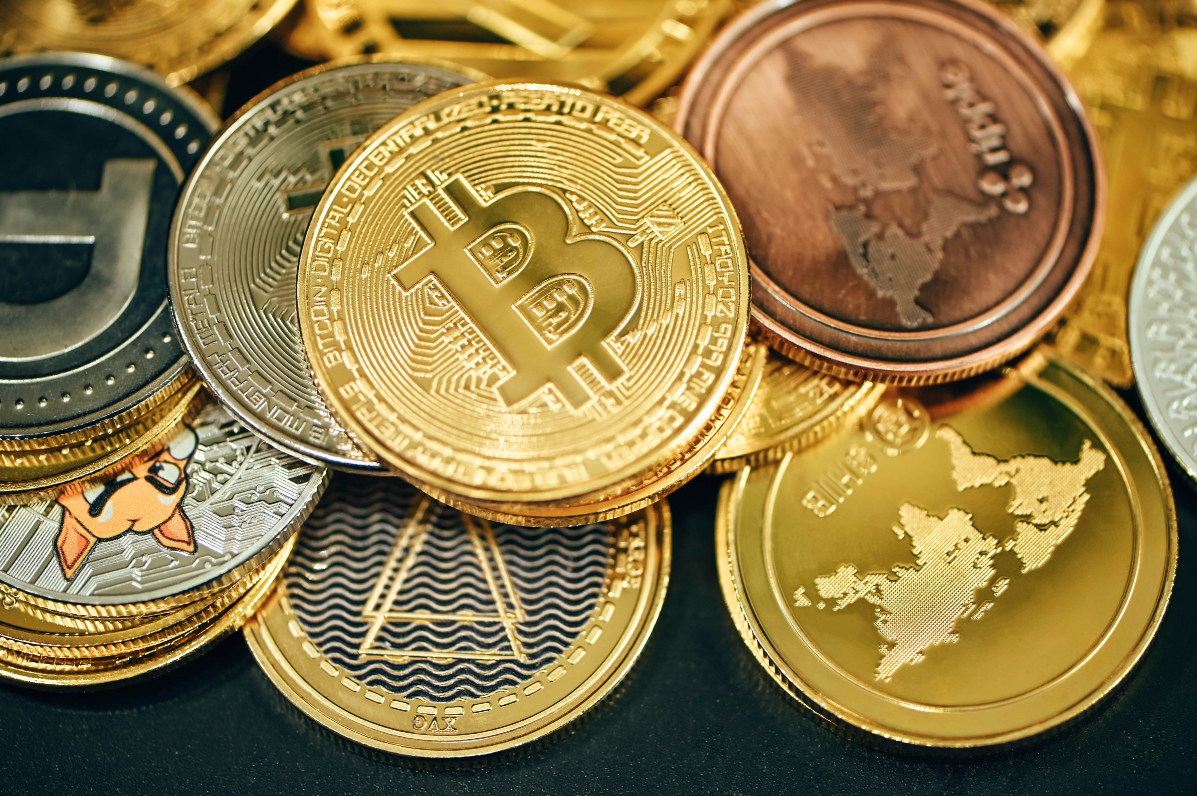 英國一名比特幣礦工豪爾斯因不慎丟掉藏有比特幣私鑰的硬碟,錯失百億財富。(示意圖,unsplash)