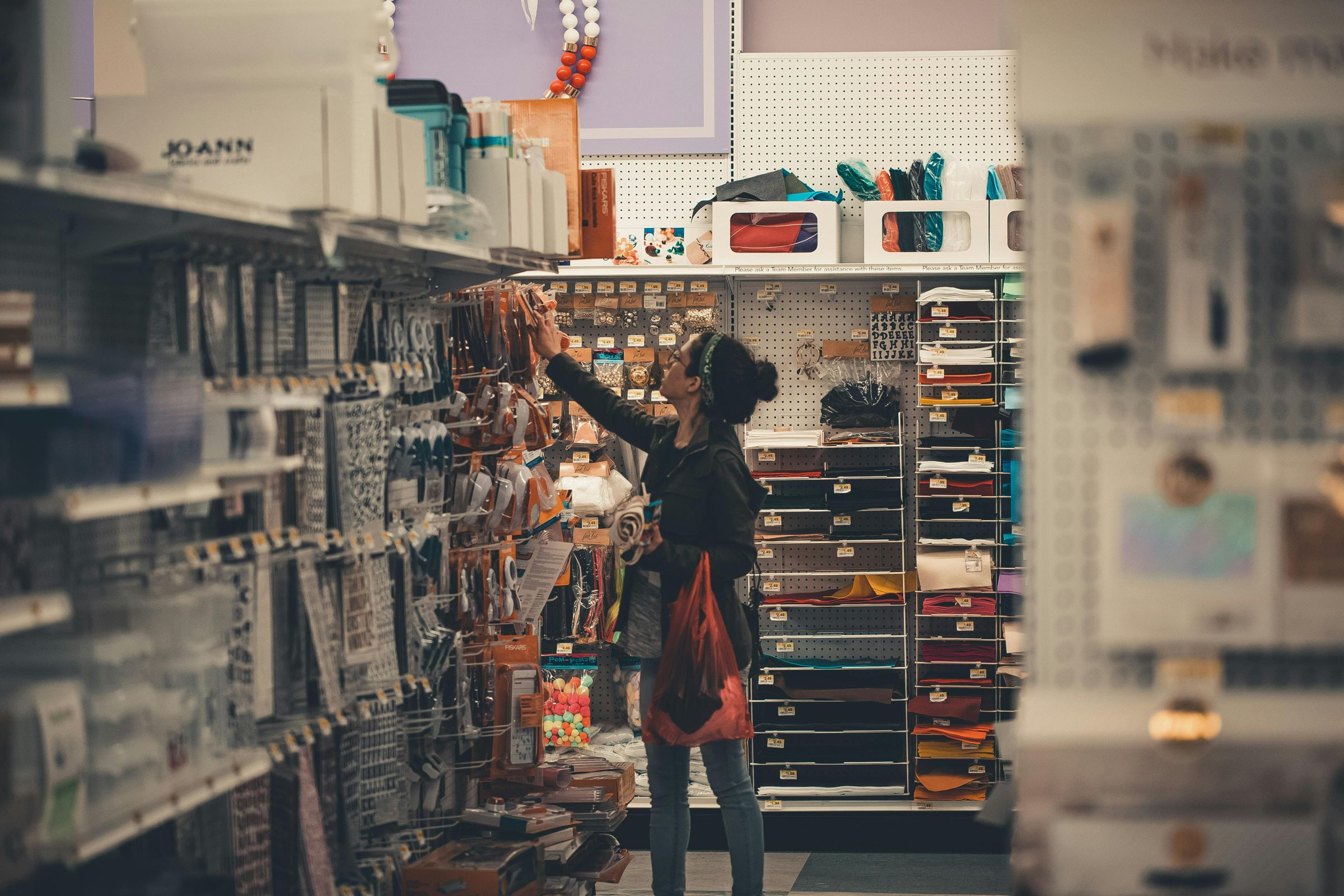 一名網友分享在加拿大二手商店驚見「祖先牌位」(示意圖:pexels)