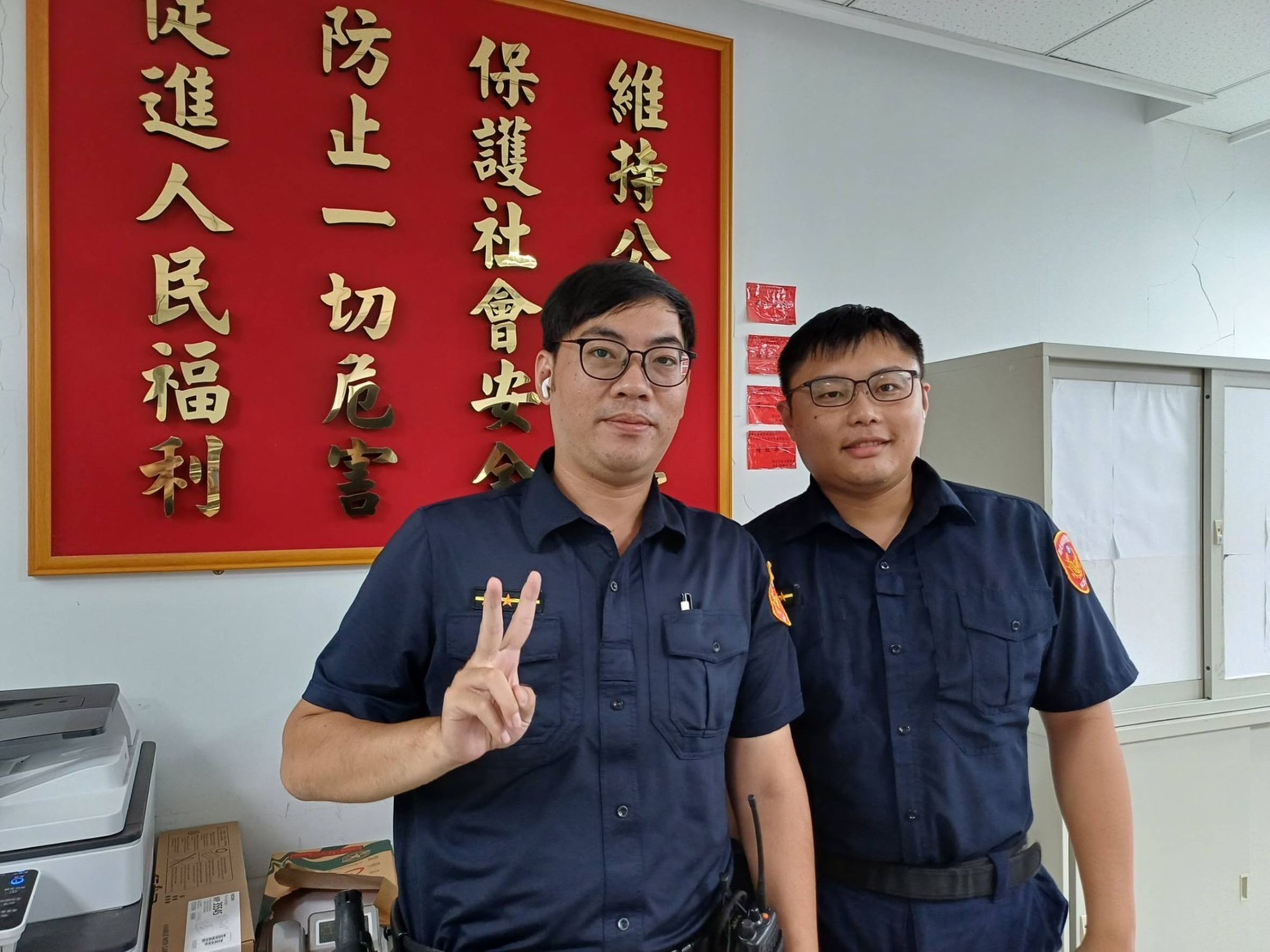 警員張詩永(左)、警員余柏賢。(警方提供)