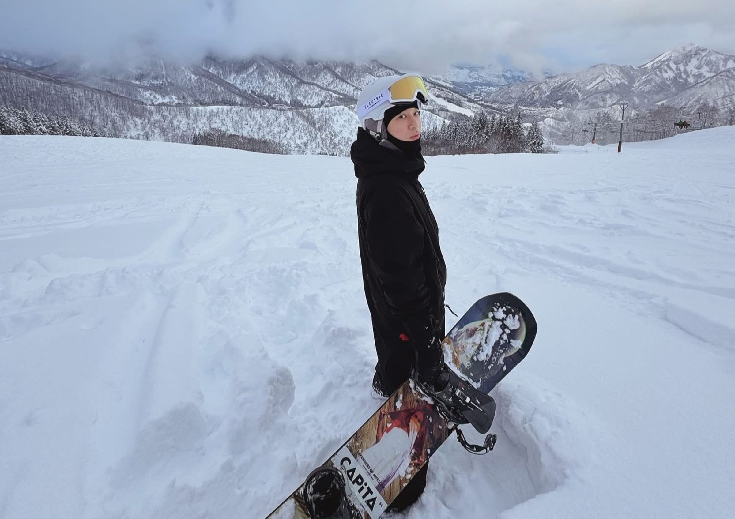 周湯豪近期趁著假期,飛往日本滑雪勝地越後湯澤度假卻發生濺血意外。(翻攝自周湯豪臉書)