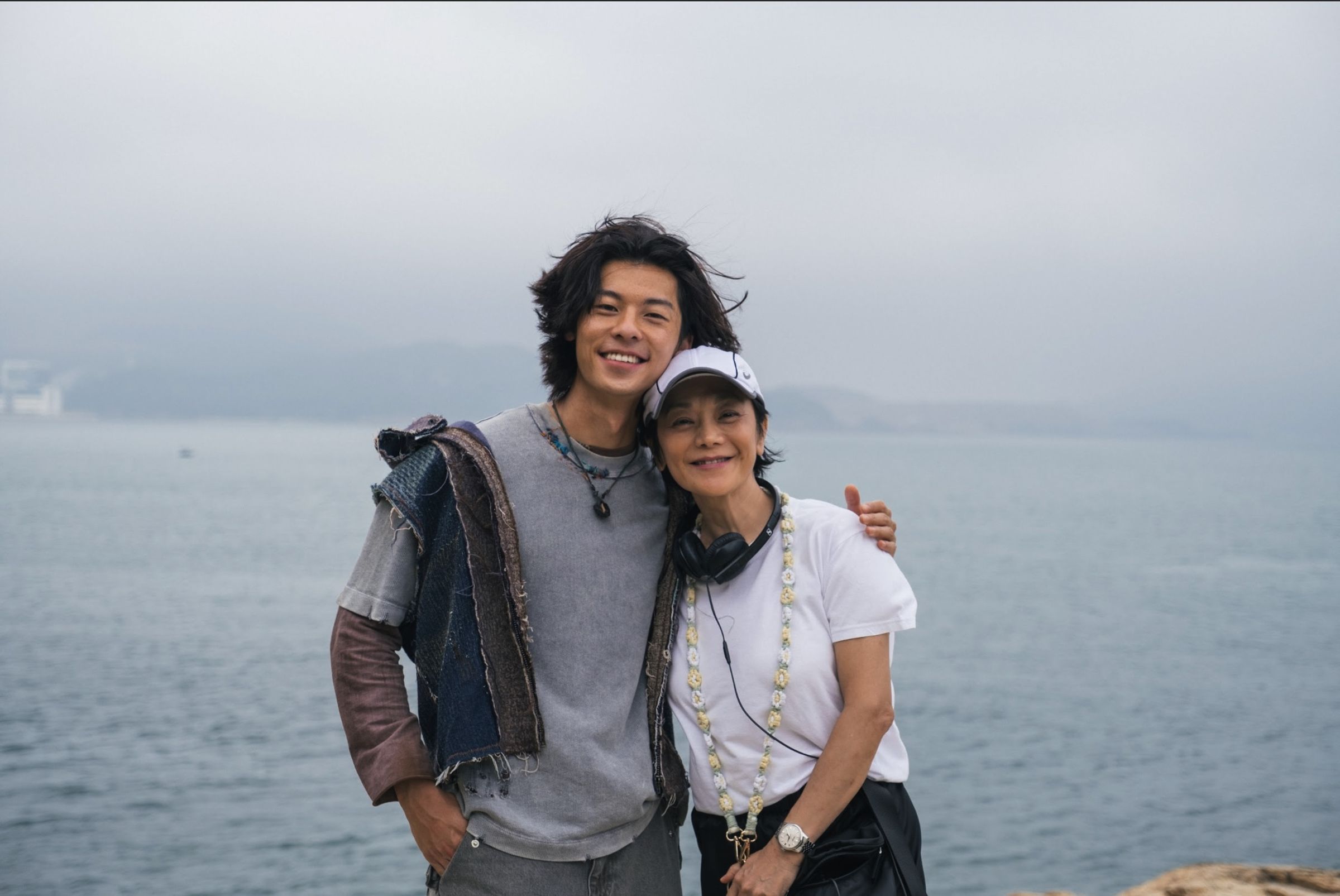 監製張艾嘉（右）除了邀來許光漢（左）加入，也在資金籌措、場景談判等方面發揮助力。（甲上娛樂提供）