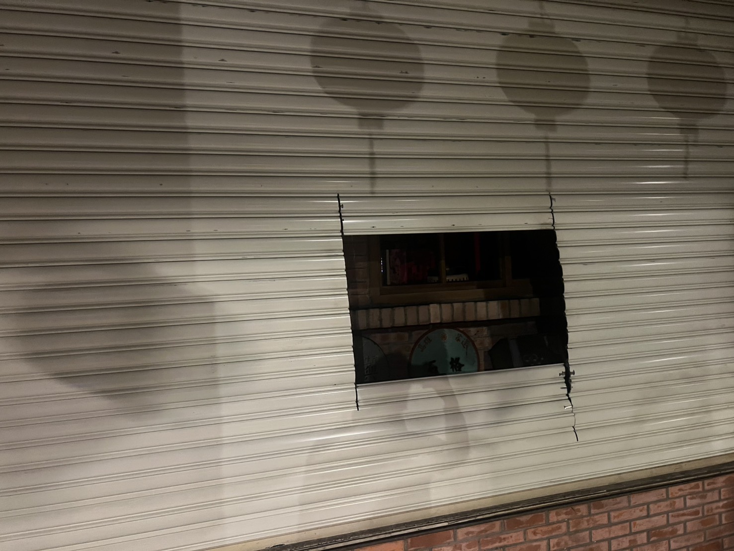 北市松山名店「磚窯古早味懷舊餐廳」地下室廚房凌晨發生火警。