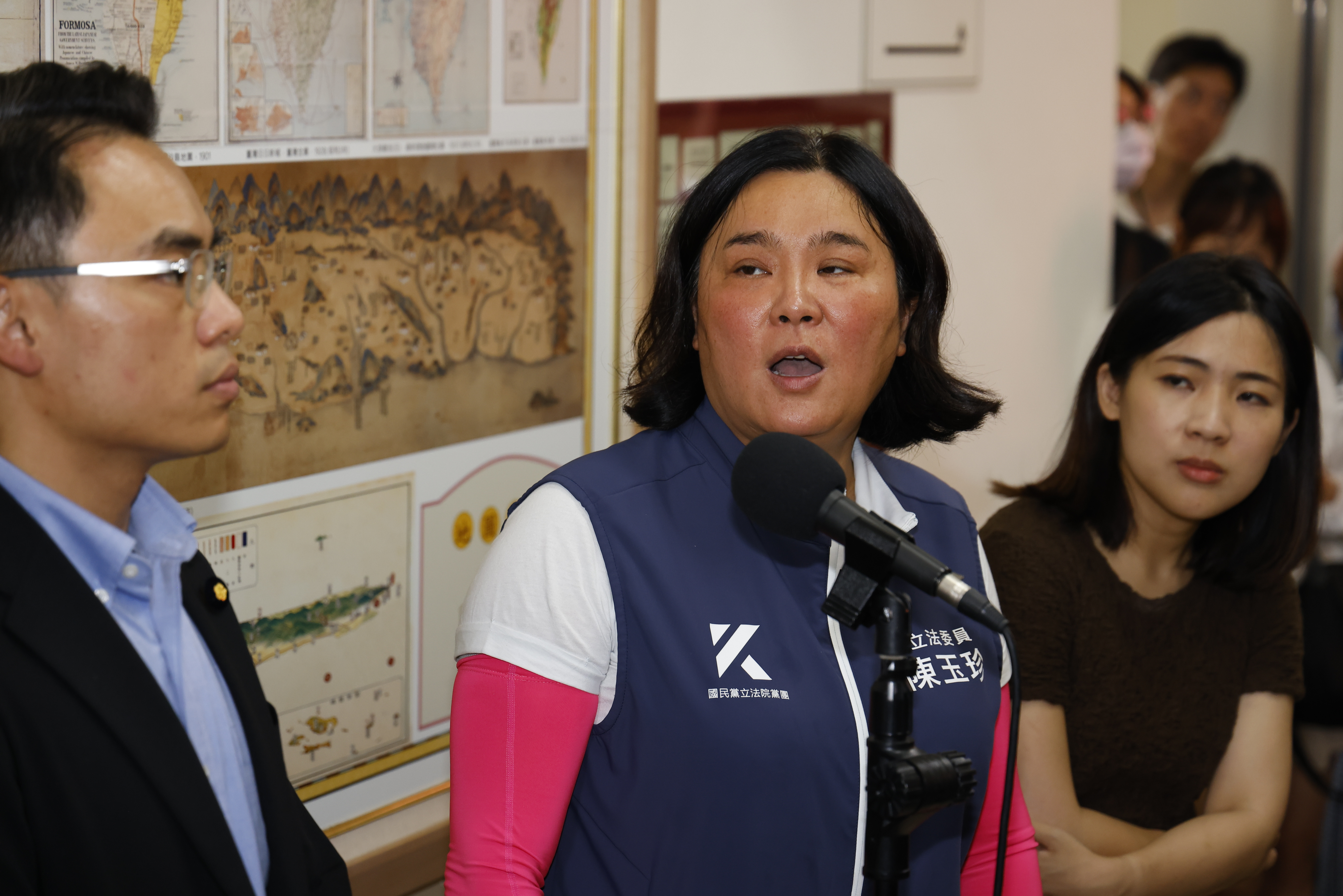 對於本刊報導稱陳玉珍有意在其國會研究室增設個人盥洗設備，找按摩師進駐走spa館風，她對此駁斥。