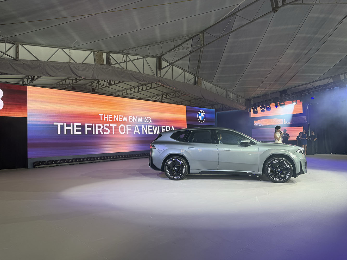 iX3一共三種車型,建議售價245萬元起。