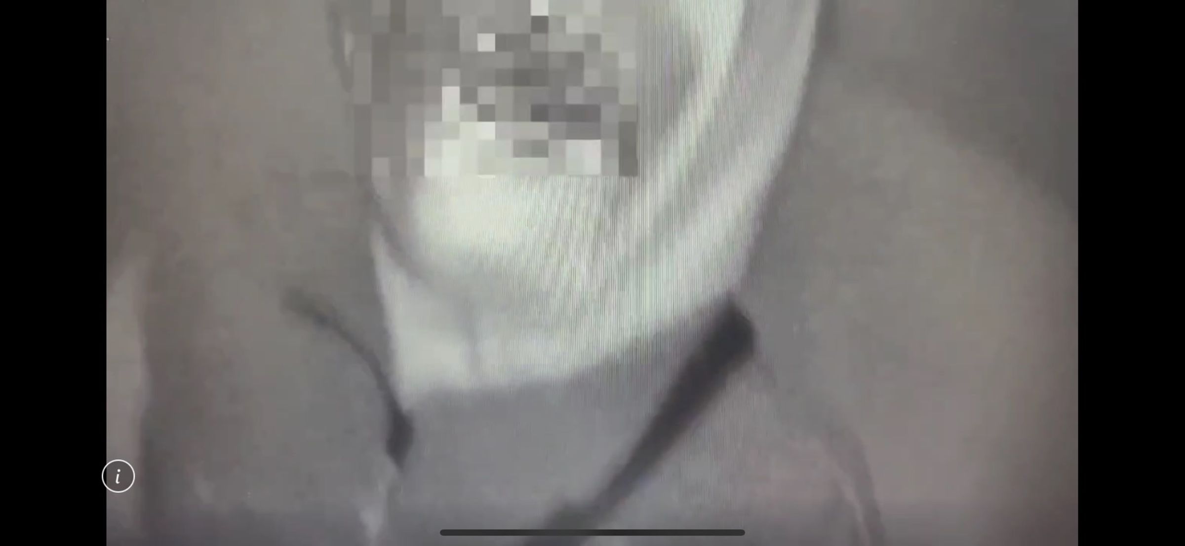 警方當時進入影廳盤查翁姓男子,翁男否認施暴。(翻攝畫面)