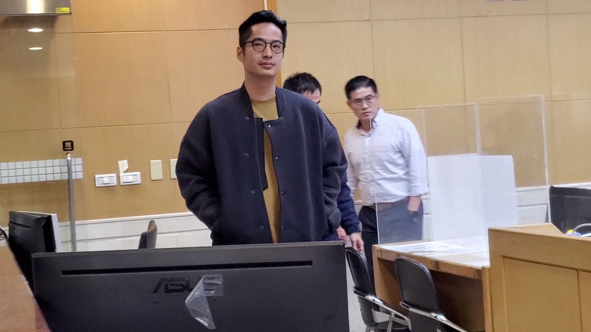 律師鄭鴻威遭懷疑是詐團共犯，還在幕後下指導棋，已被檢方聲押禁見。