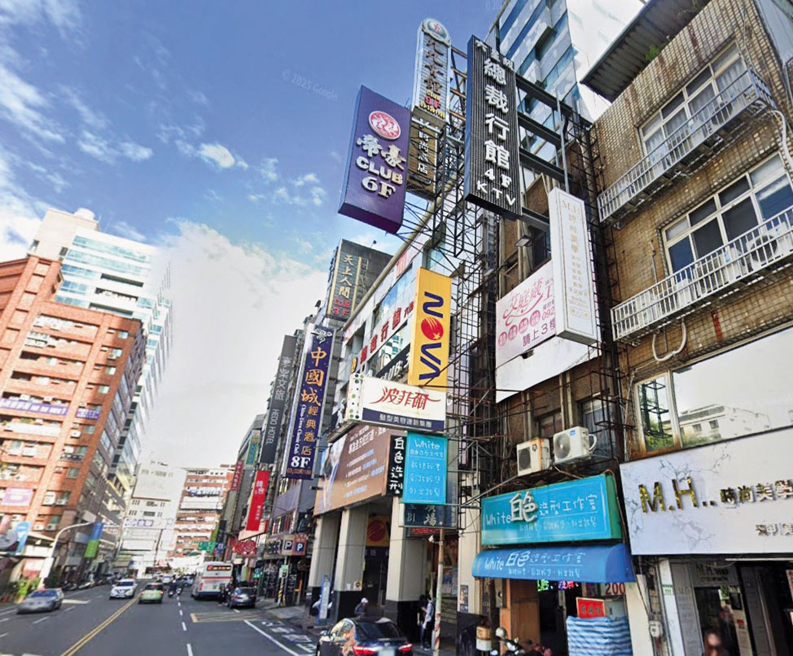 林昭印及黃成峻等人當時是在桃園復興路上、知名酒店大樓內的一間「禮服店」，接受咼昇華招待。（翻攝Google Maps）