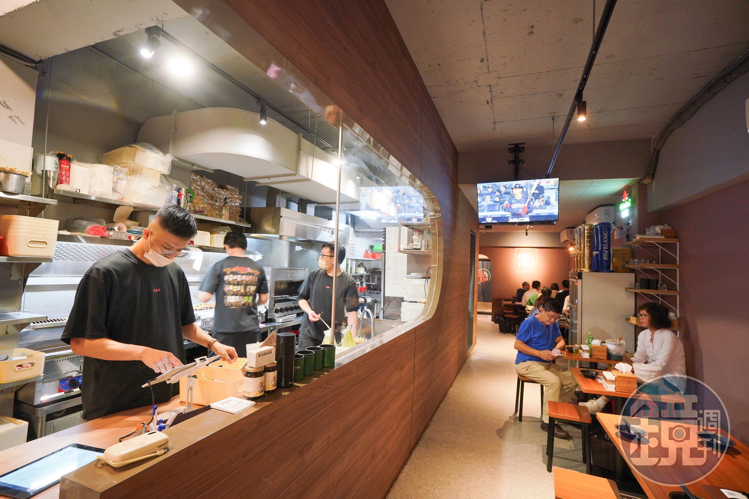 隨著居酒屋風再次吹起,柒息地串燒居酒屋除了七家直營店外,也開始開放外部加盟,現總計有10家連鎖店,年收1.1億元。