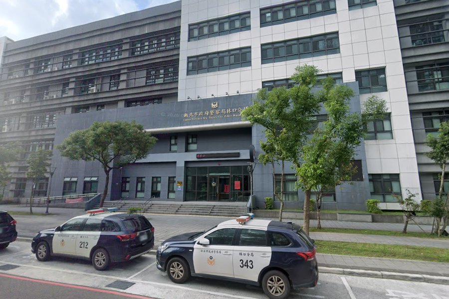 新北市林口區，一對未成年姊弟疑因飢餓難耐，竟連續兩天冒險從住處7樓陽台圍欄攀爬至隔壁鄰居家，偷取屋內餅乾果腹。（翻攝自Google Maps）