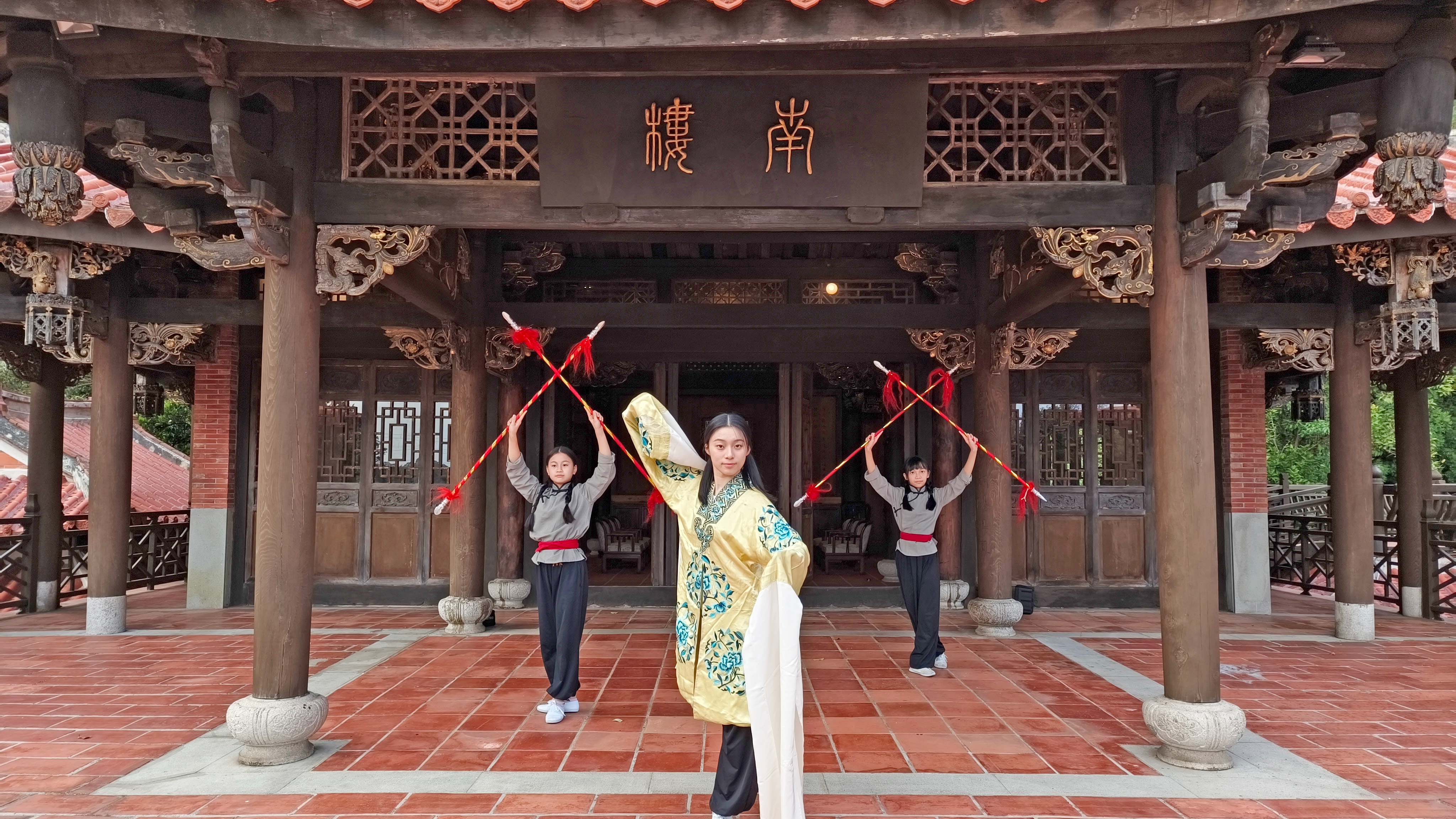 打破定點演出的形式，今年可以在南園的各個角落感受年輕戲曲演員帶來的驚喜。（The One南園提供）