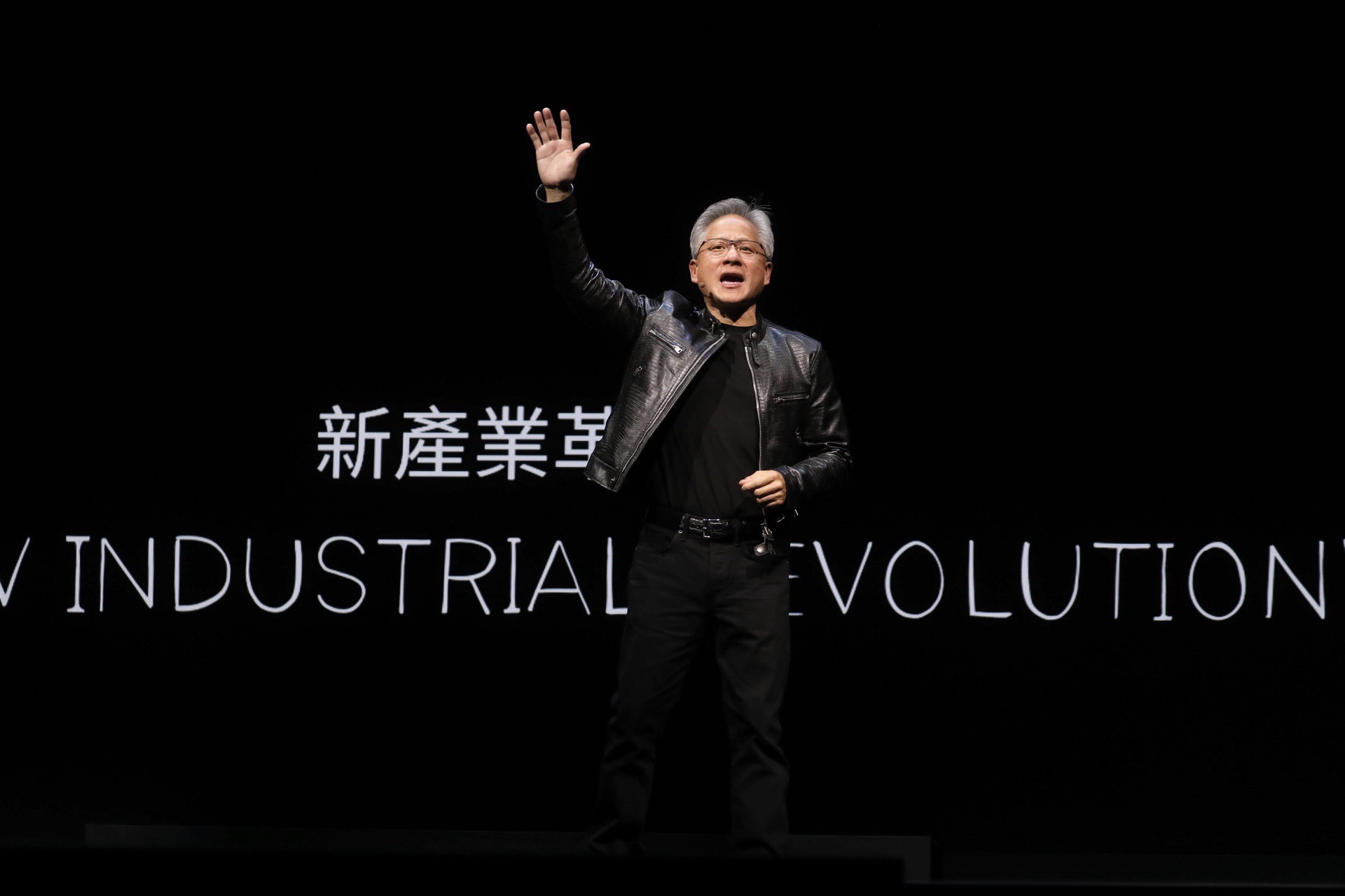 黃仁勳熱愛逛夜市，鼓勵大家聽完演講就去逛夜市。