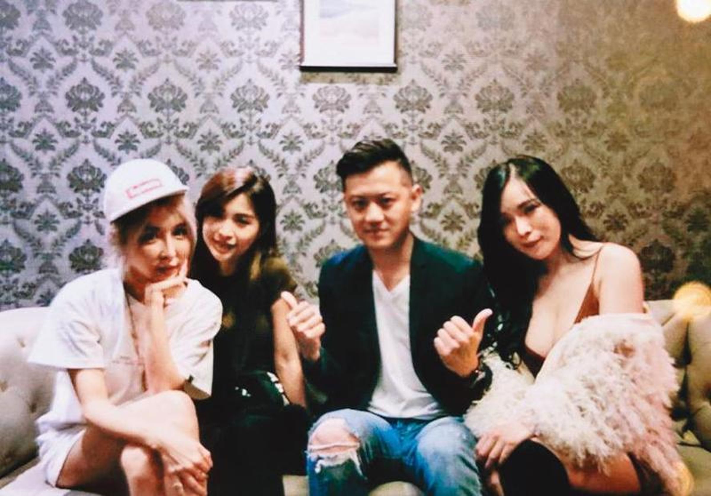 雪碧(左一)孩子的「精主」,是她過去所屬女團「Juccy」的幕後老闆、有3個小孩的人夫郭柏均。(資料照)