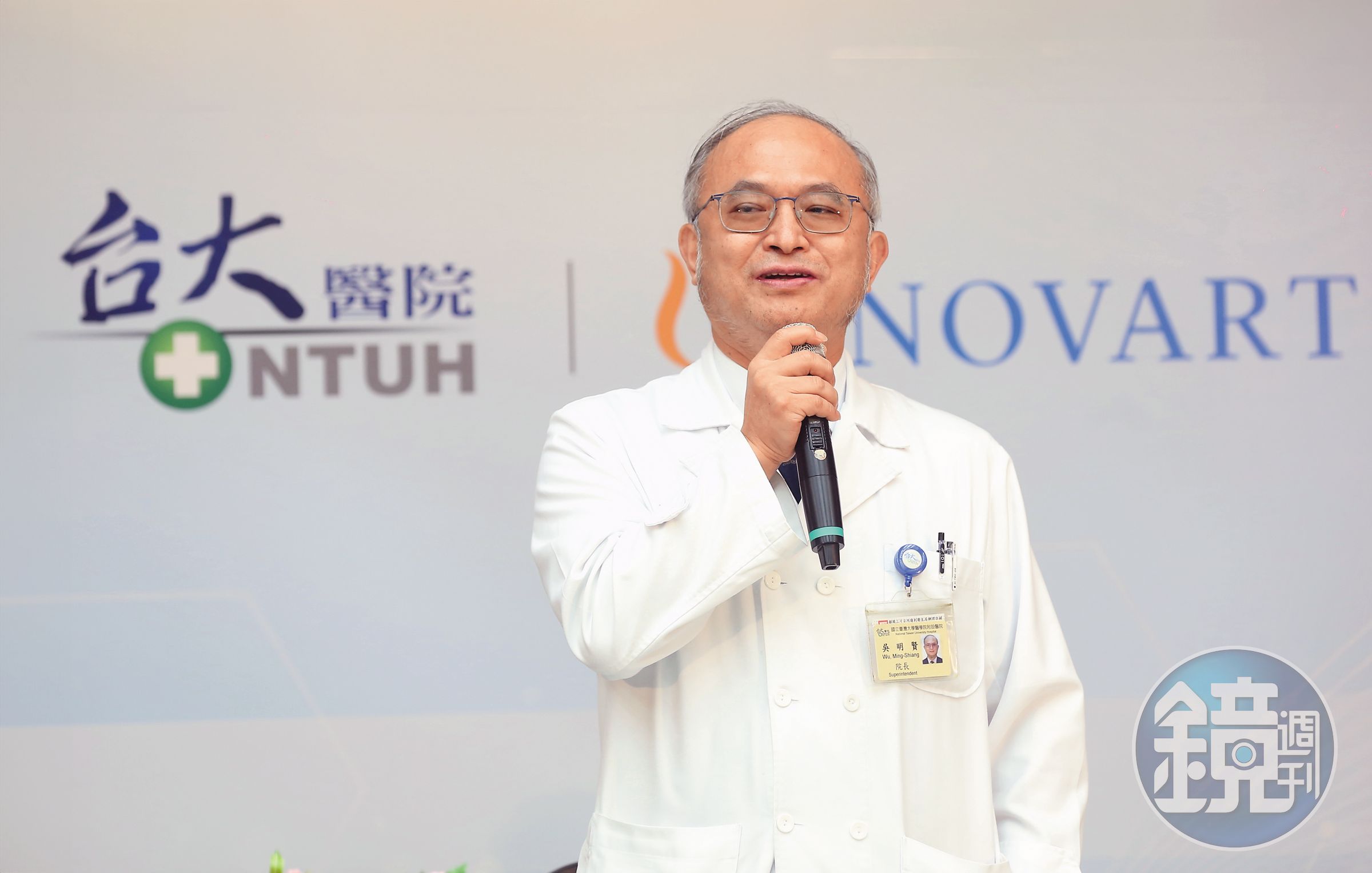 台大醫學院院長吳明賢與友人餐敘,遭知名董娘勸喝公杯烈酒,隔天清晨傳出心肺功能停止,緊急送醫救回一命。