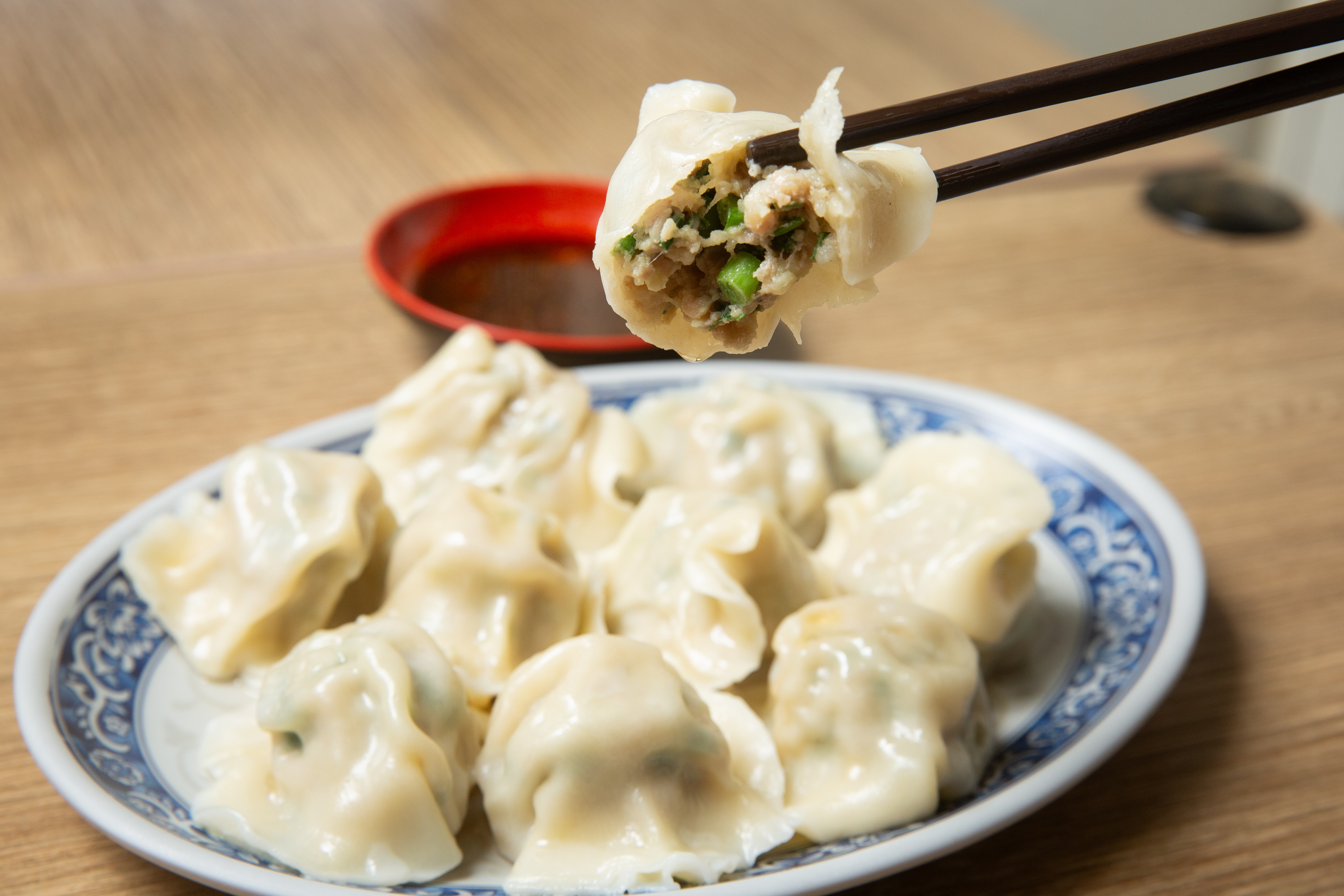 王家水餃館只靠一種口味水餃就能讓饕客聞香而來，朱筱勤說關鍵是她專心做好一種口味。