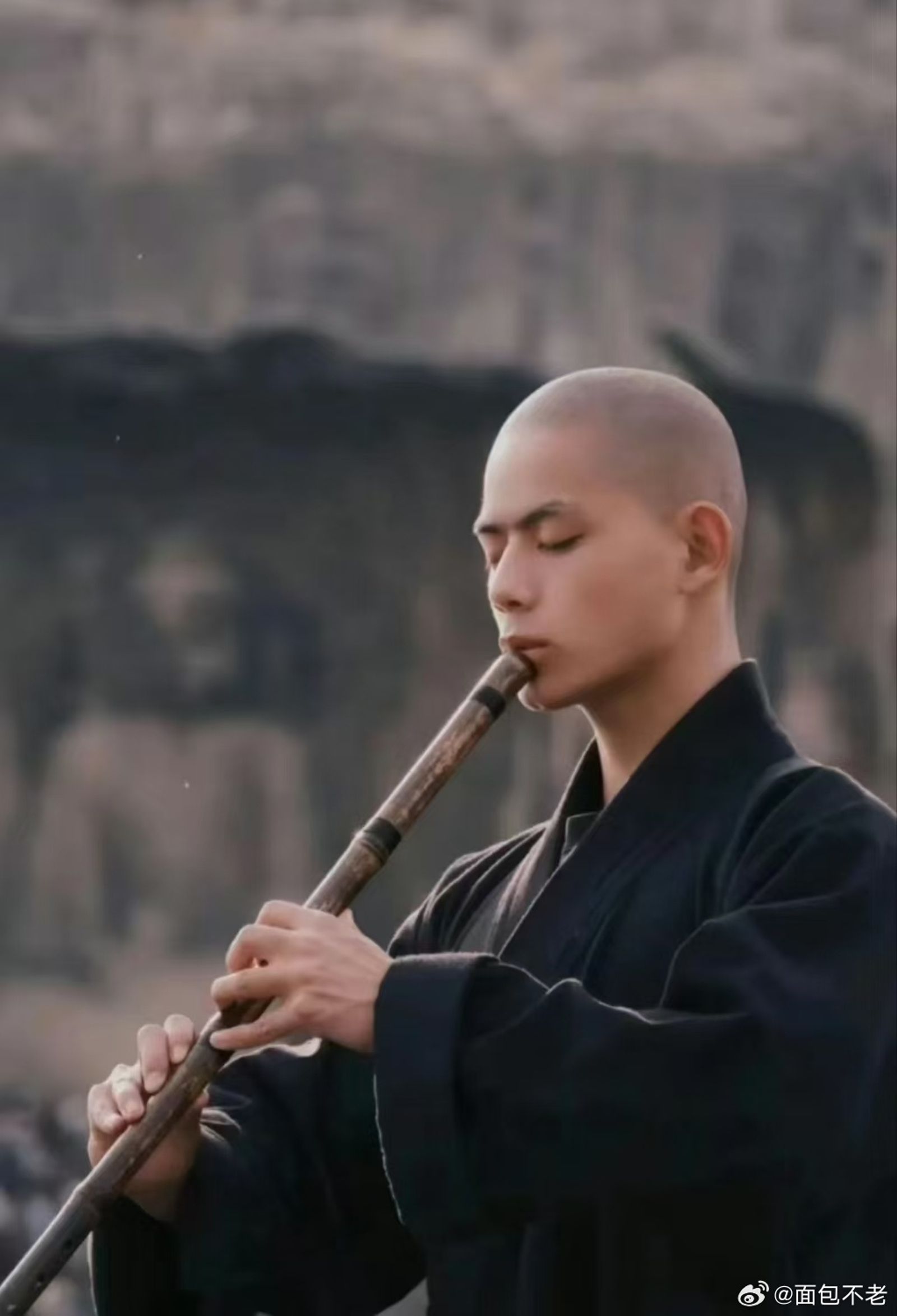 網紅武僧延珩因在催促下連夜趕赴《赴山海》劇組,不幸在高速公路出車禍,送醫不治死亡。(微博圖片)