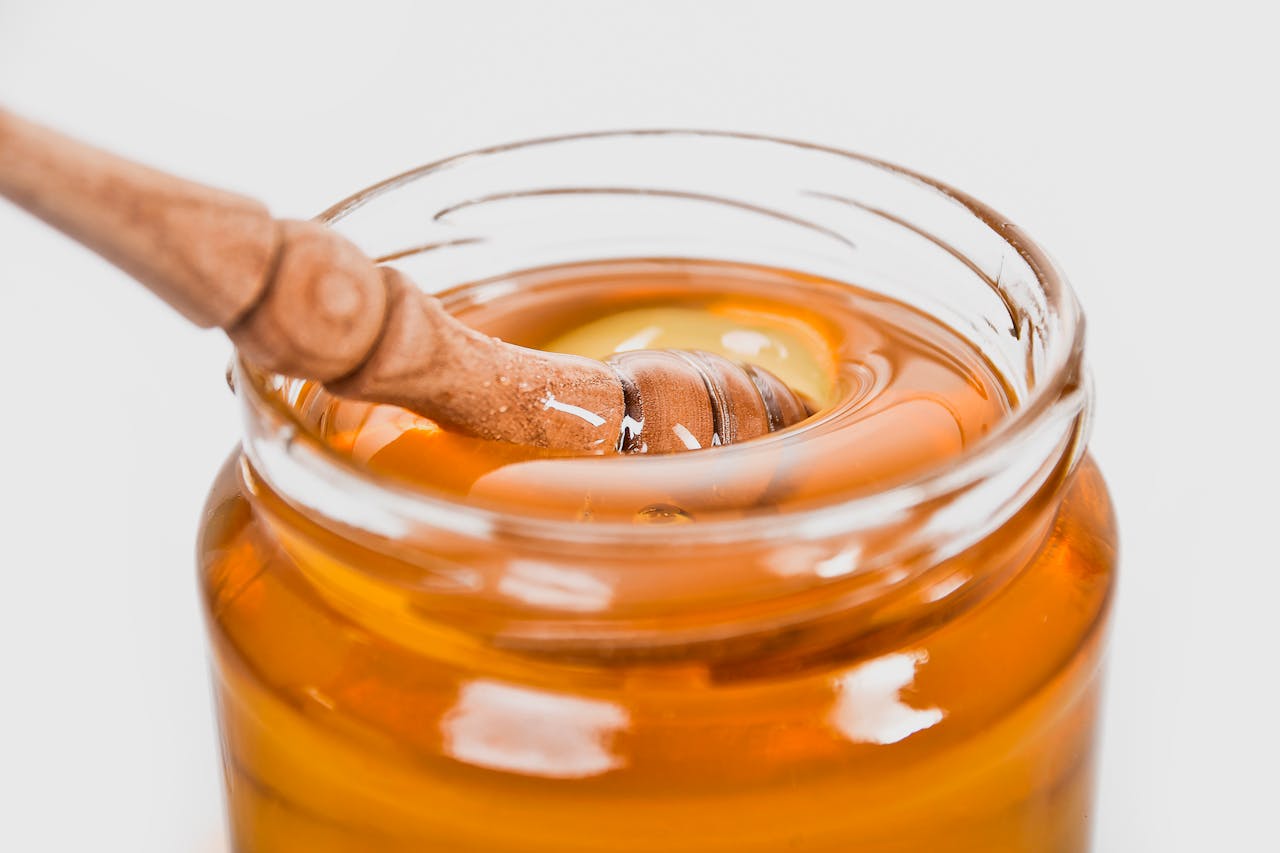 蜂蜜出現乳白色或顆粒狀的結晶,其實是一種自然物理現象,是純正蜂蜜的最佳證明。(示意圖,Pexels)