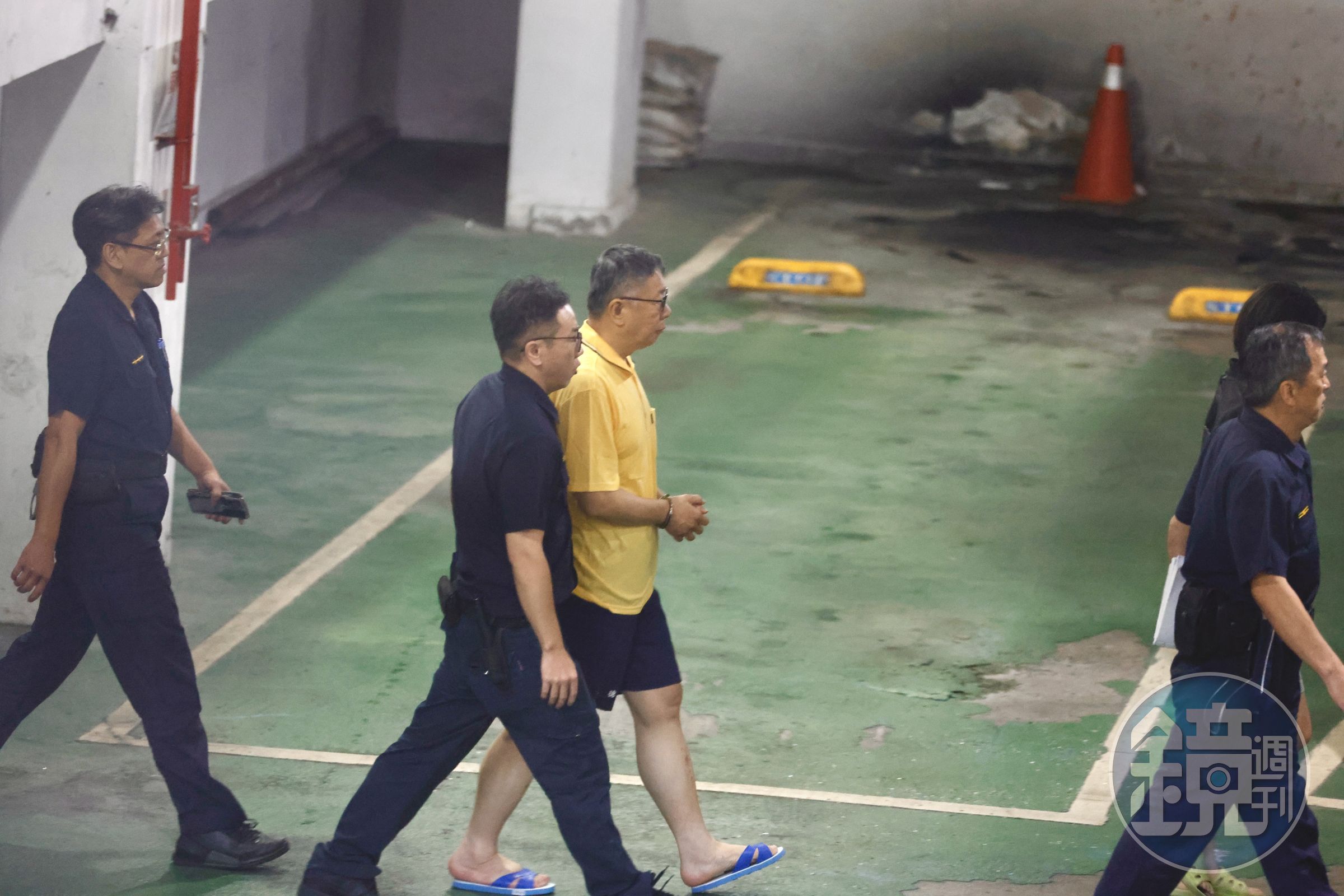 柯文哲經提訊3小時後，還押台北看守所。