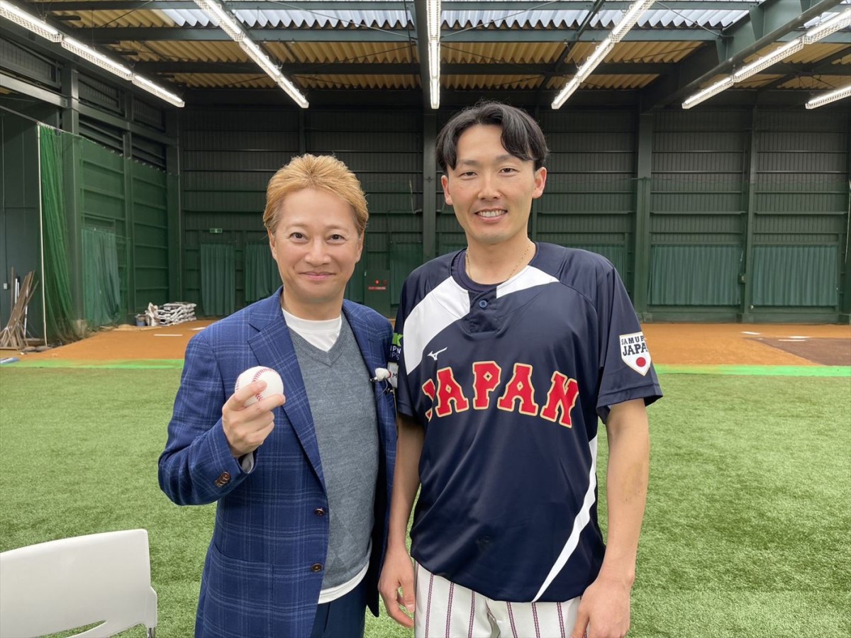 中居正廣的性醜聞話題在網路延燒;右為與他《週刊文春》同期共演的不倫棒球員源田壯亮。(翻攝網路)