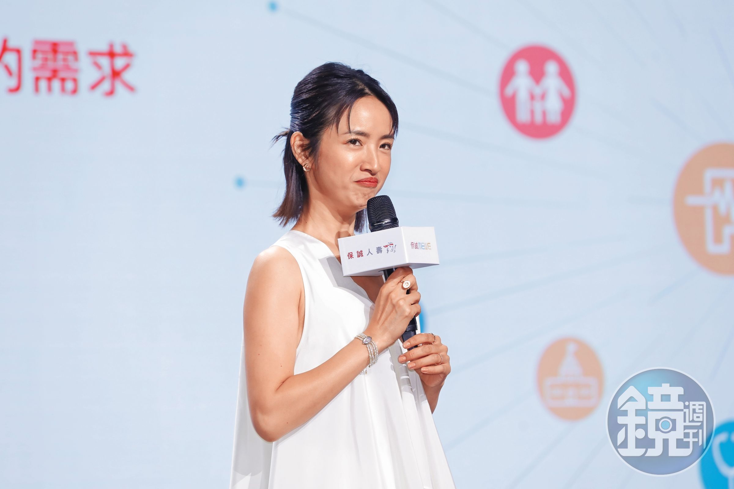 林依晨在「成都人風波」後首度現身，招牌嘟嘴表情又來了。
