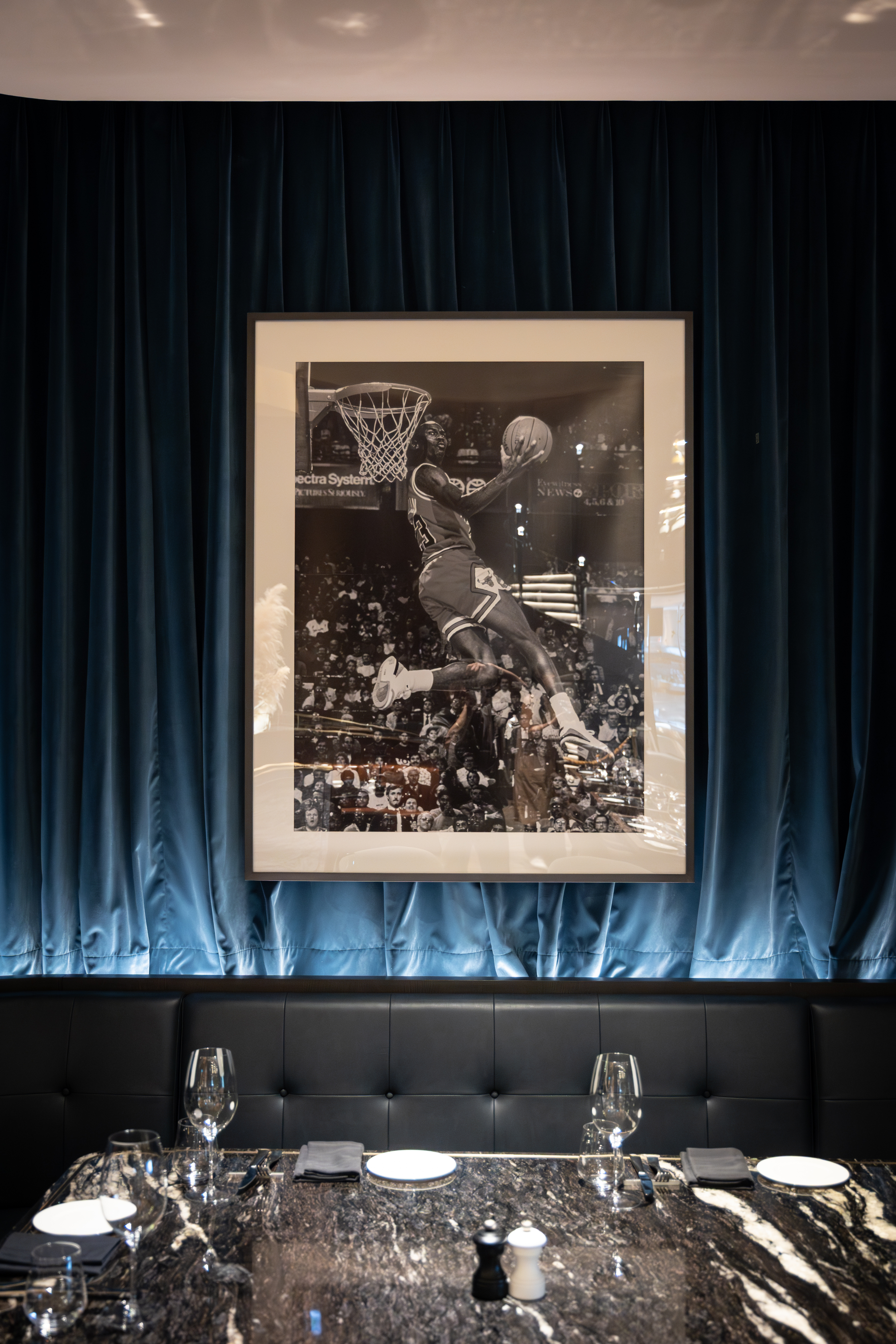 「Michael Jordan’s Steak House」為NBA退役傳奇球星Michael Jordan打造的美式牛排餐館。