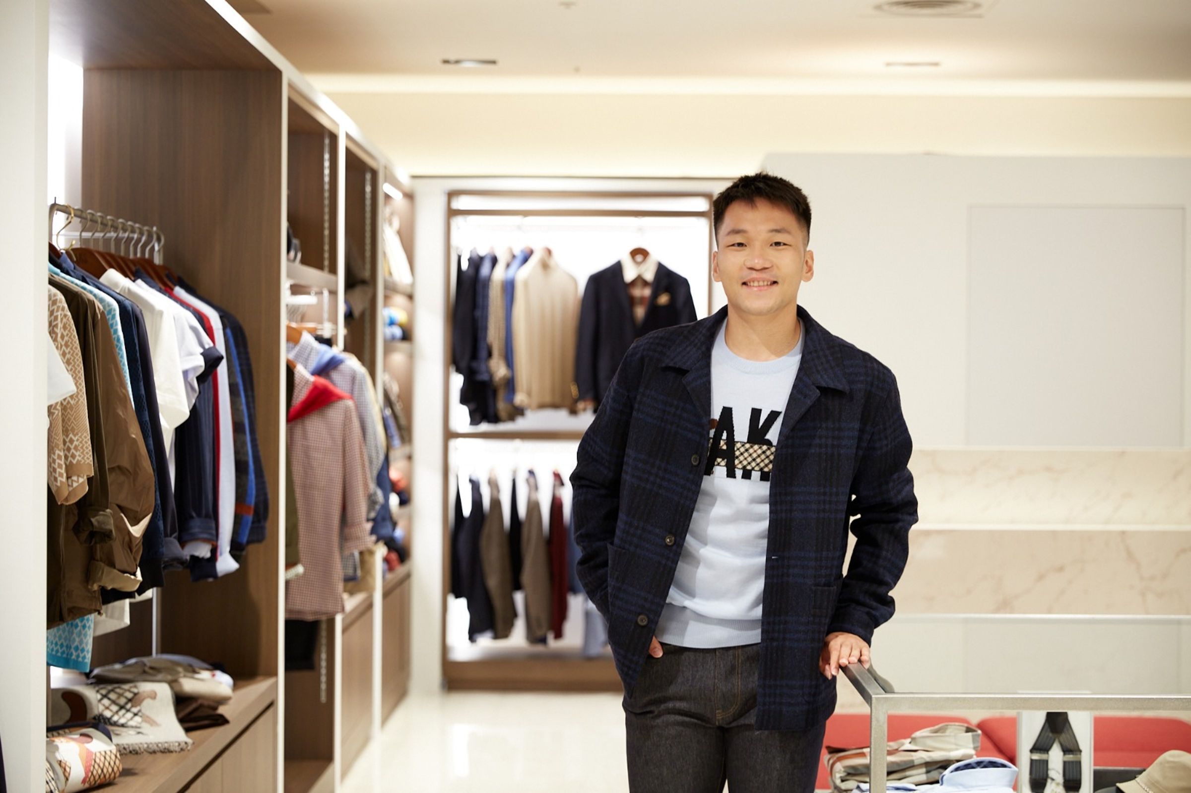 李洋受邀至台中出席DAKS男裝概念店開幕活動。（三共生興提供）