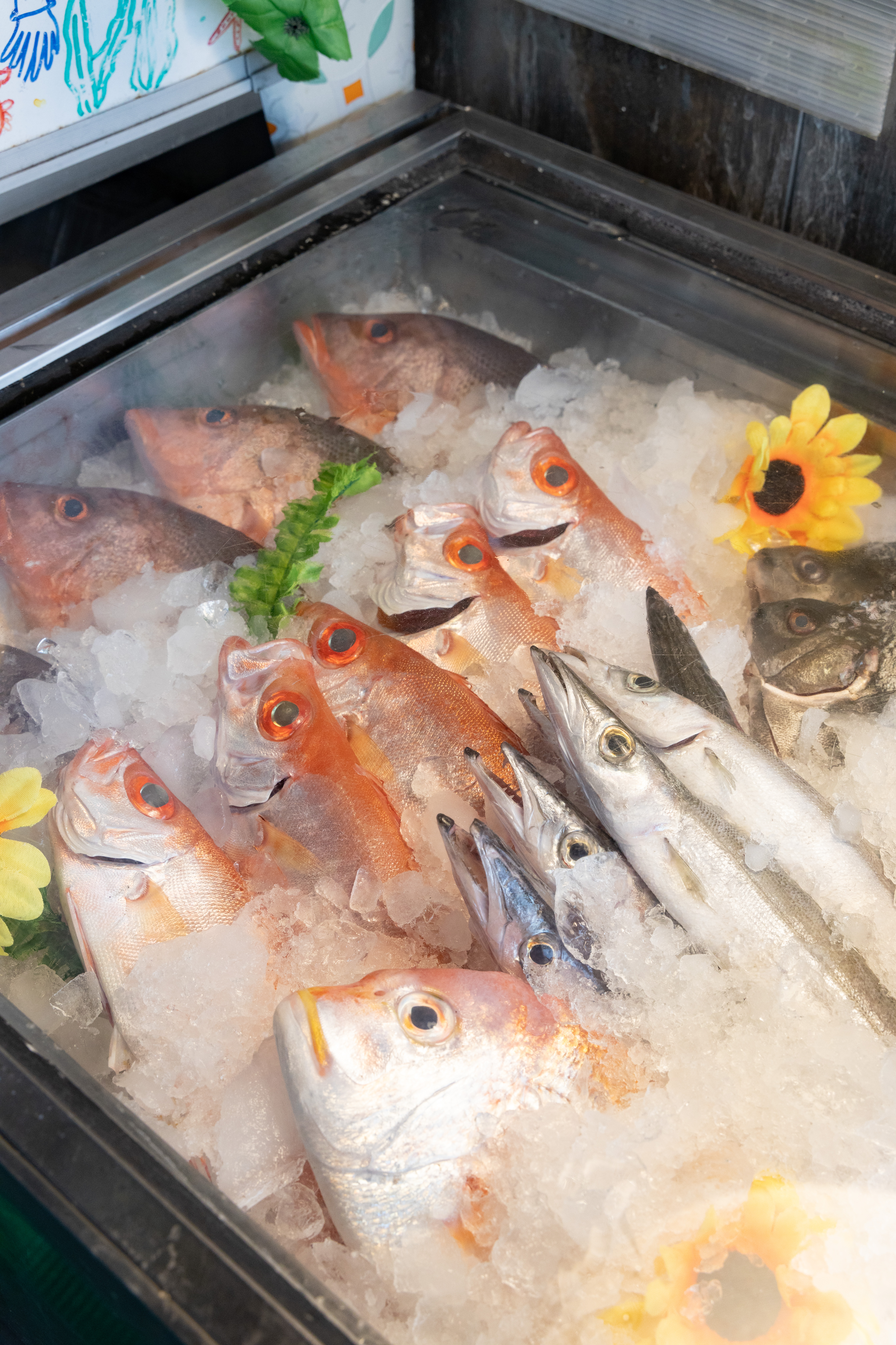 老二海鮮特炒的海產使用漁港直送的新鮮魚貨。