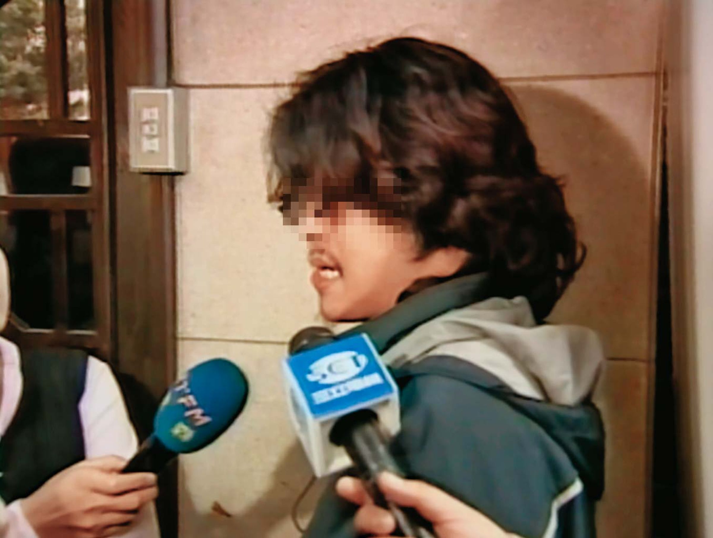 詹弟辯稱因姊姊被黃姓立委性侵,才會向其索討80萬元遮羞費,但遭詹女否認。(東森新聞提供)