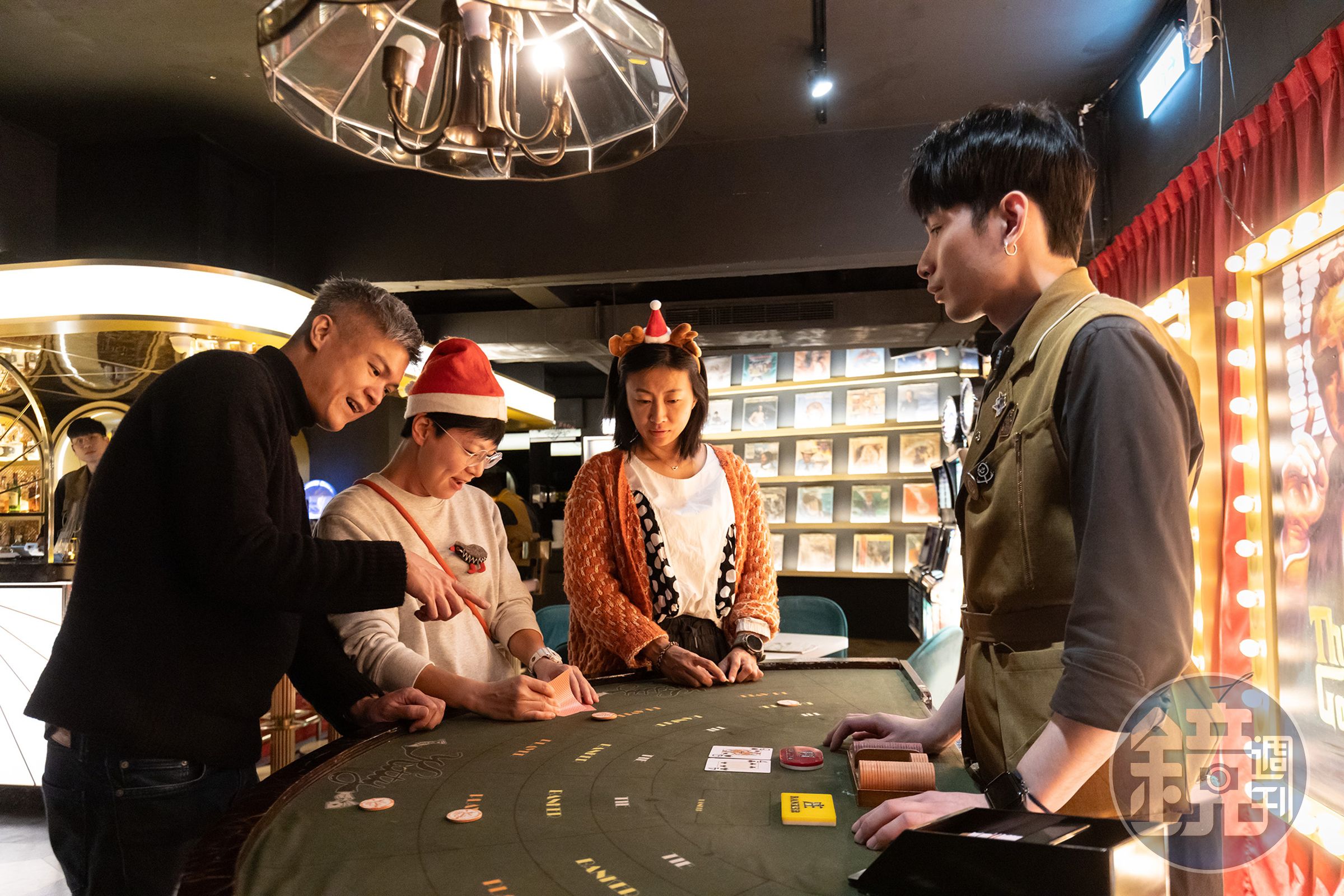 每晚9點,餐廳會舉辦百家樂遊戲,等待開牌時刺激又緊張的心情,把氣氛推向最高潮,贏家可獲得1杯調酒。