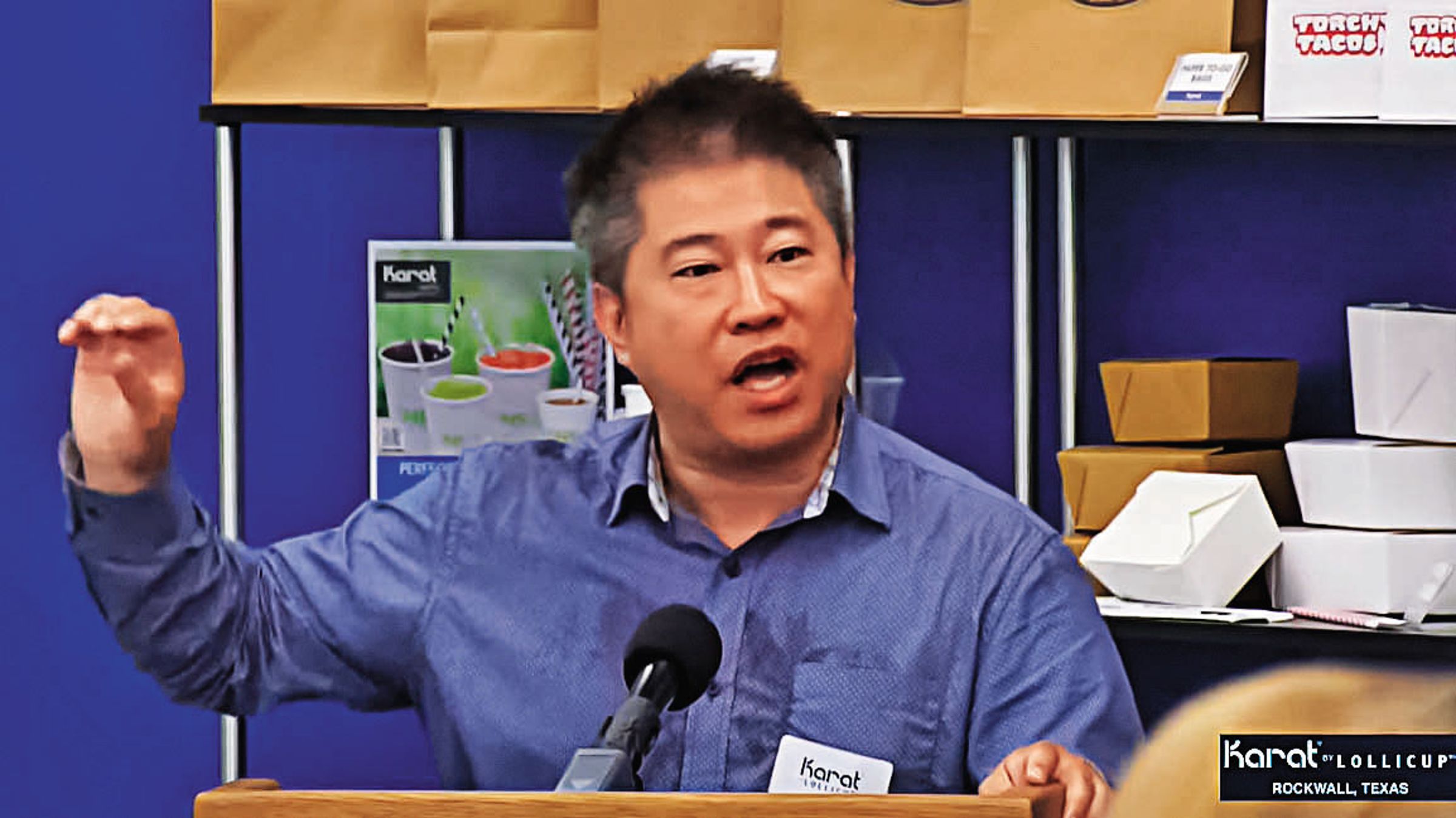 百億身價的施宗明原本在美國賣波霸奶茶,後來投入杯具及餐盒供應,公司在美股上市。(翻攝Karat by Lollicup YouTube)
