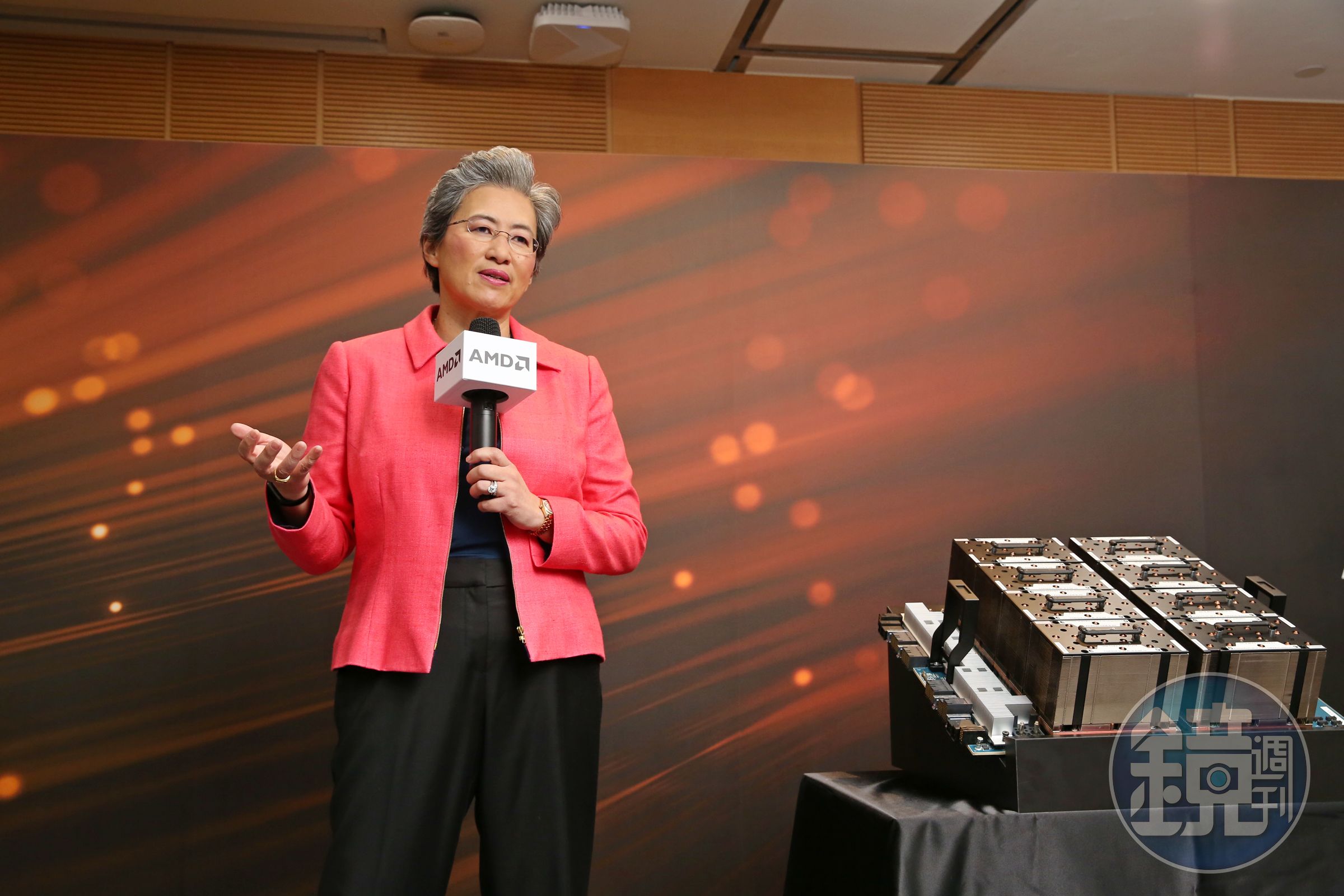 AMD董事長暨執行長蘇姿丰在COMPUTEX 2024首場主題演講，展示AMD在AI晶片市場的產品布局。