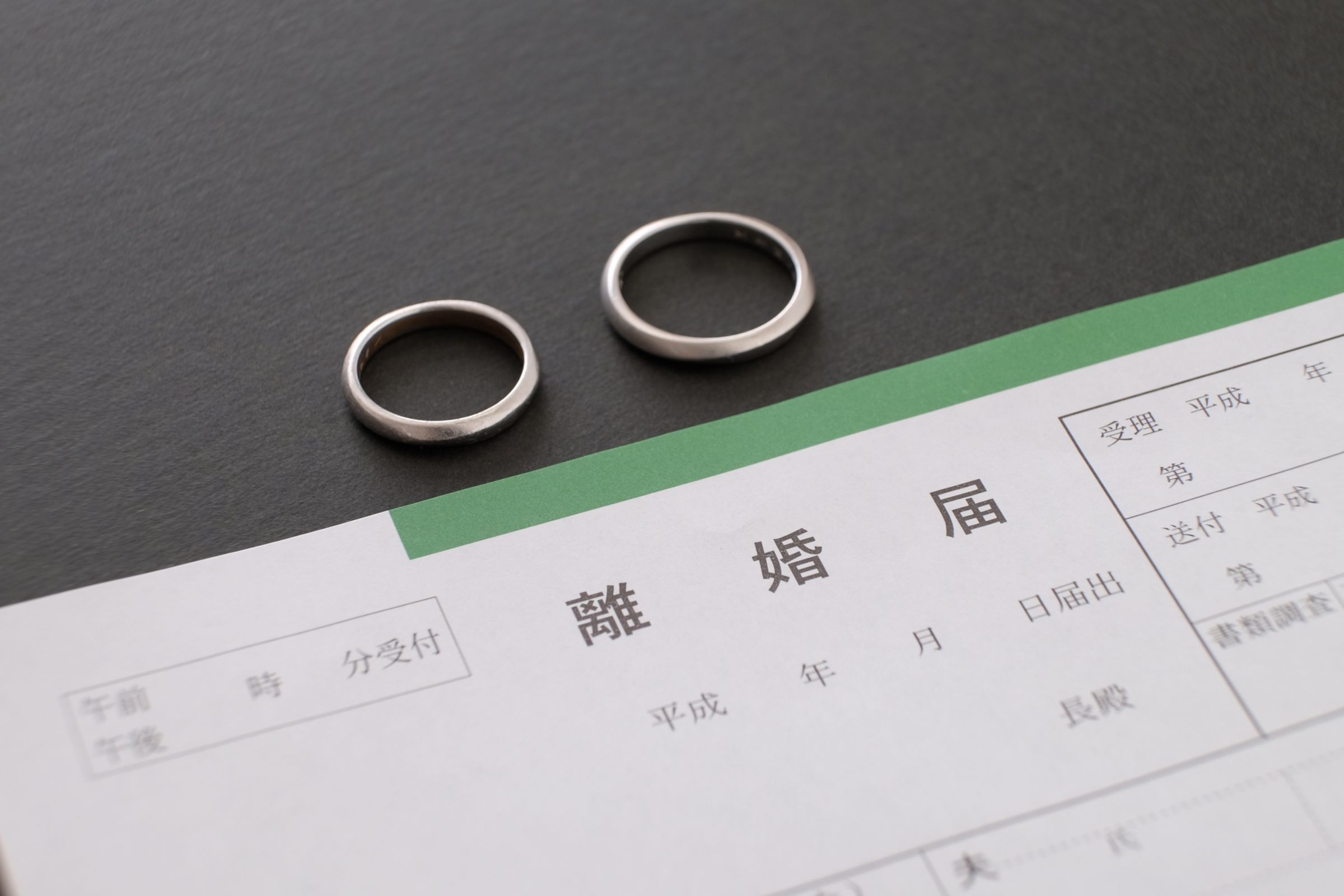 日本近年死後離婚成為一種趨勢,不少女性選擇丈夫去世後辦理離婚,與夫家斷絕關係。(示意圖,photoAC)