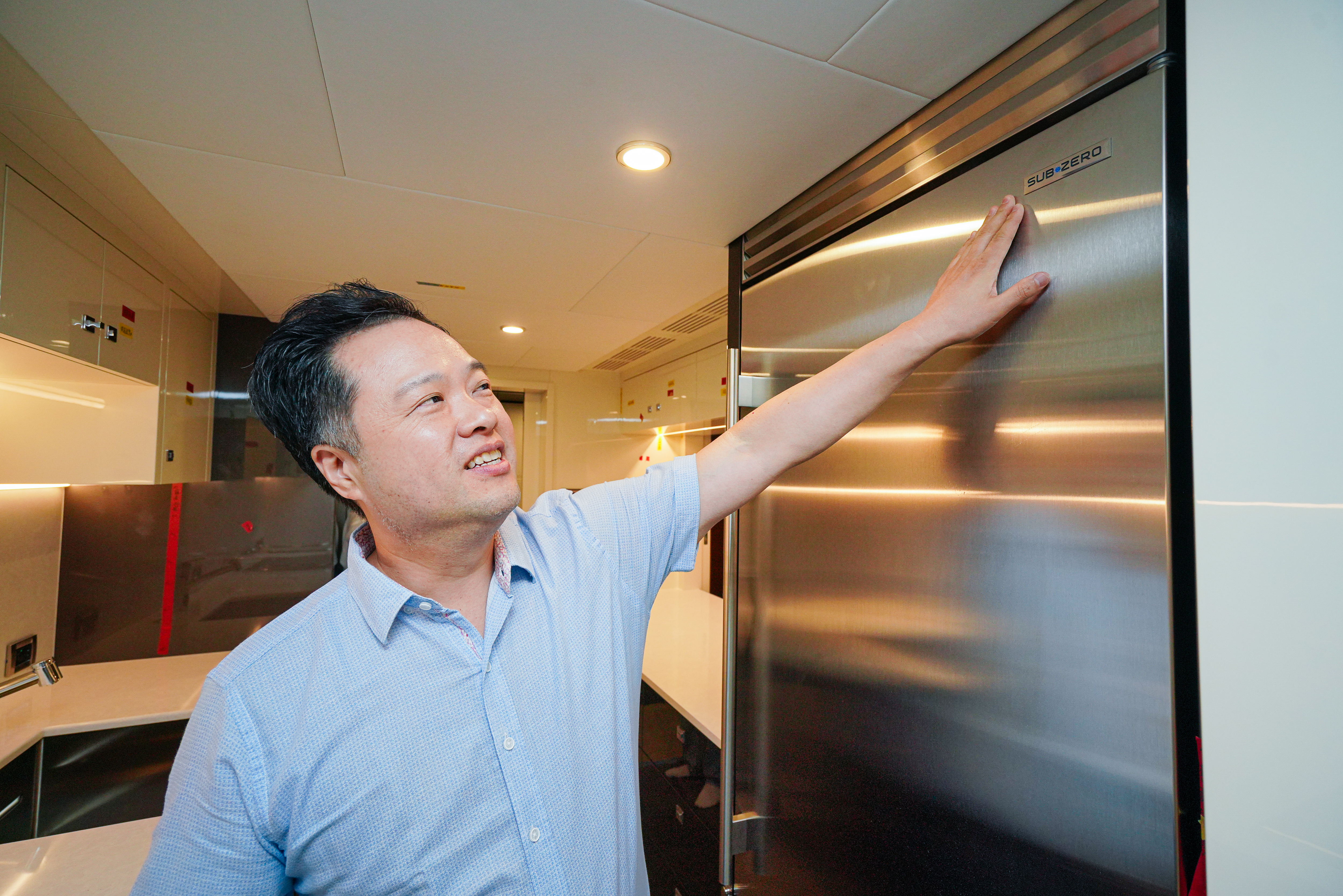 東哥推出的遊艇連船上冰箱都用上一個2萬美元的SubZero。