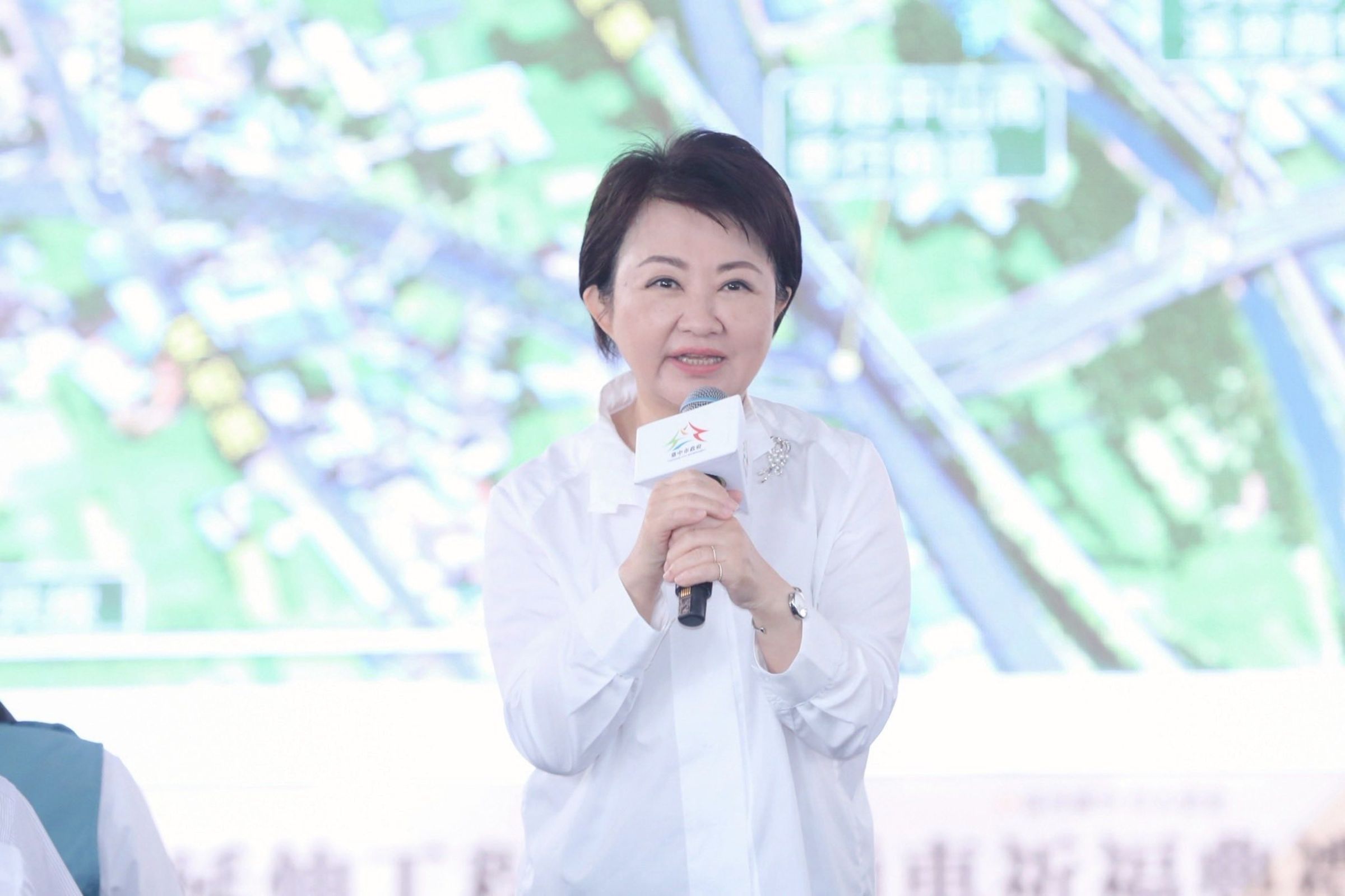 網路瘋傳台中市超徵120億元,換算可以「每人普發4萬」,台中市長盧秀燕今親上火線回應此事。(翻攝自盧秀燕臉書)