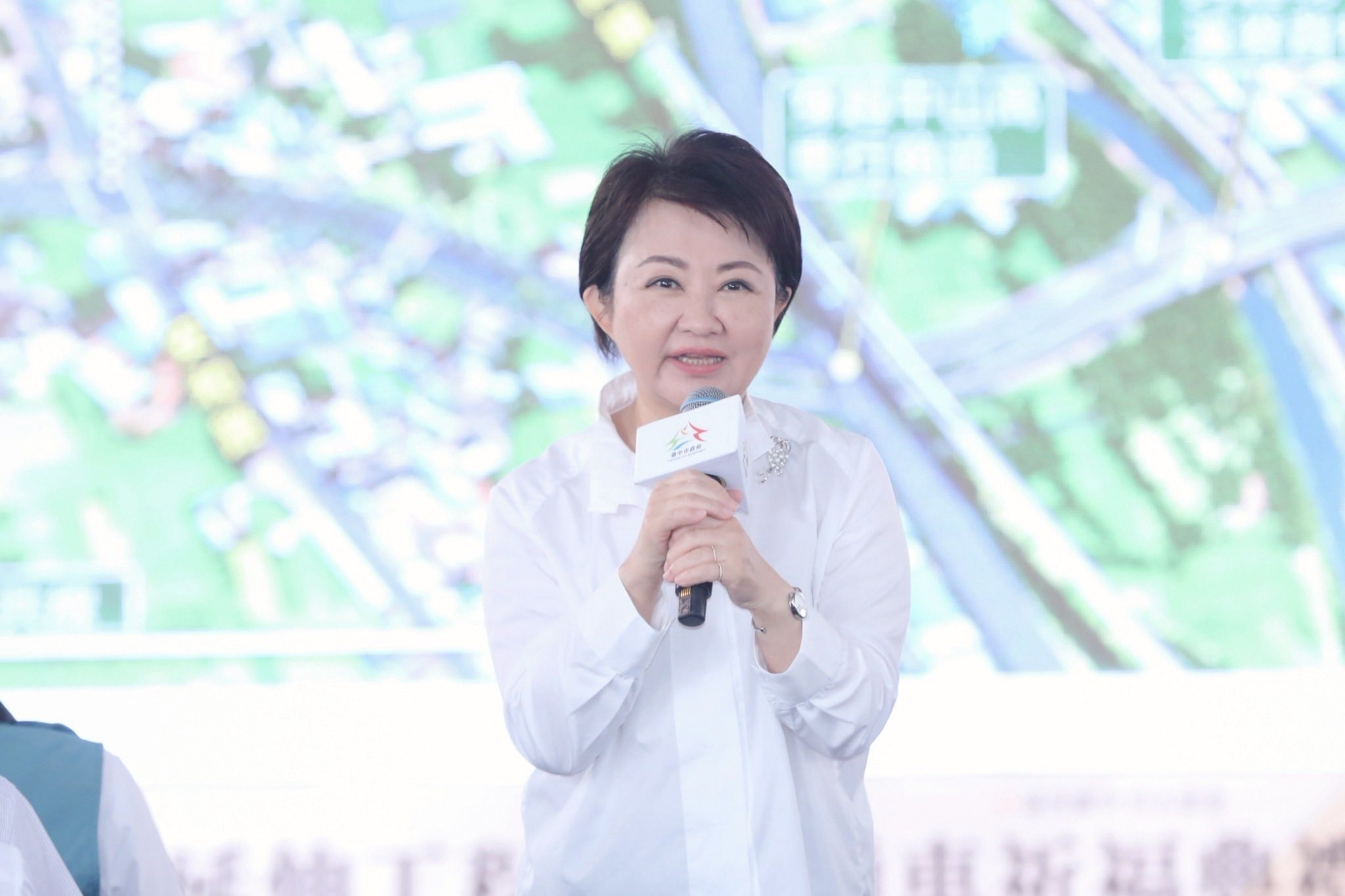 網路瘋傳台中市超徵120億元，換算可以「每人普發4萬」，台中市長盧秀燕今親上火線回應此事。（翻攝自盧秀燕臉書）