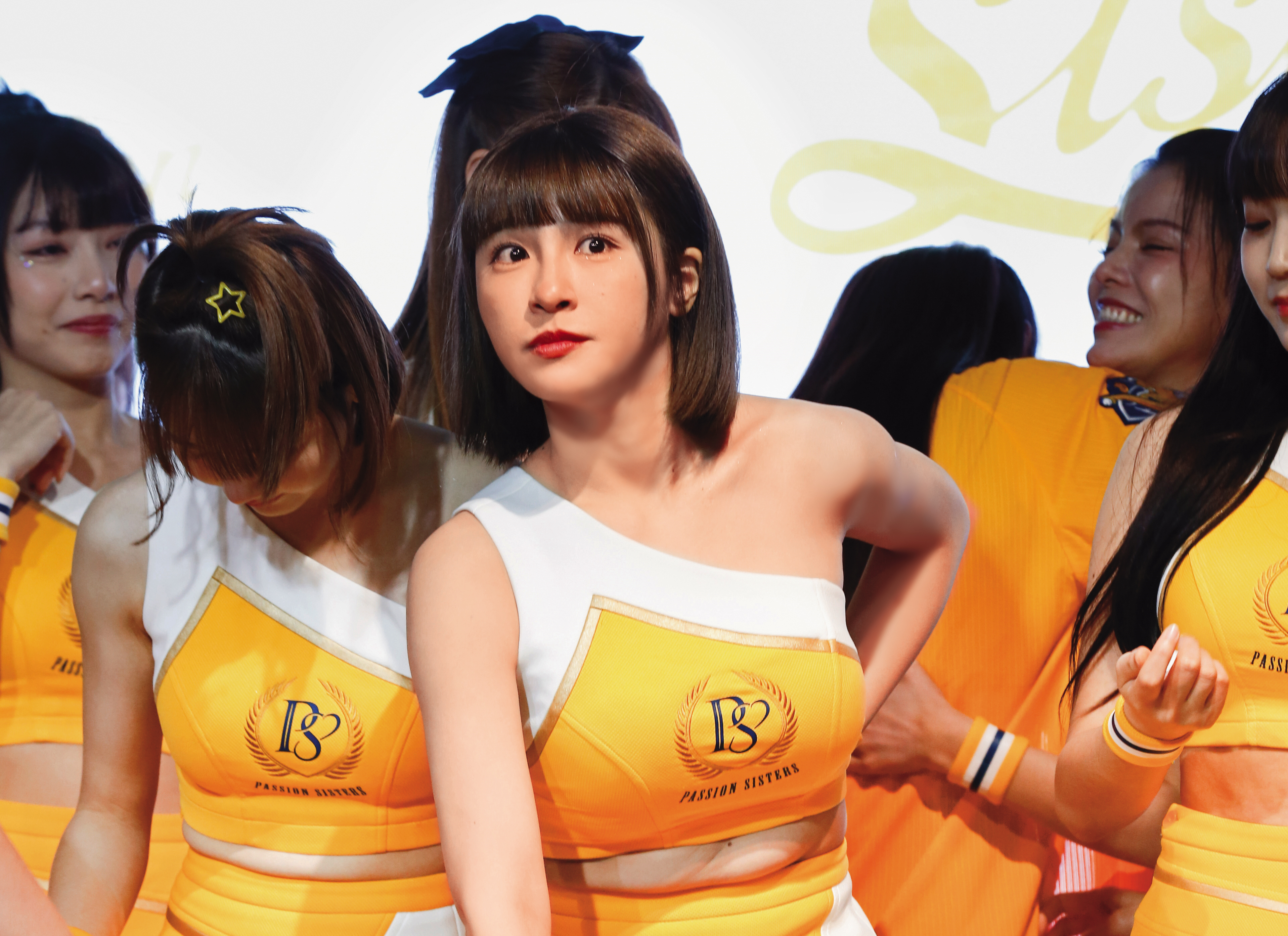 峮峮不怕新人加入會動搖自己的地位…這麼「重量級」誰動得了？（捏腰內肉）