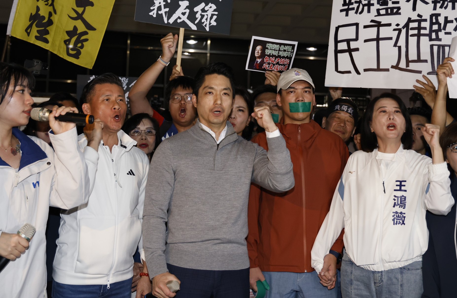 蔣萬安昨在北檢前喊出倒閣主張，藍營內部也議論紛紛。