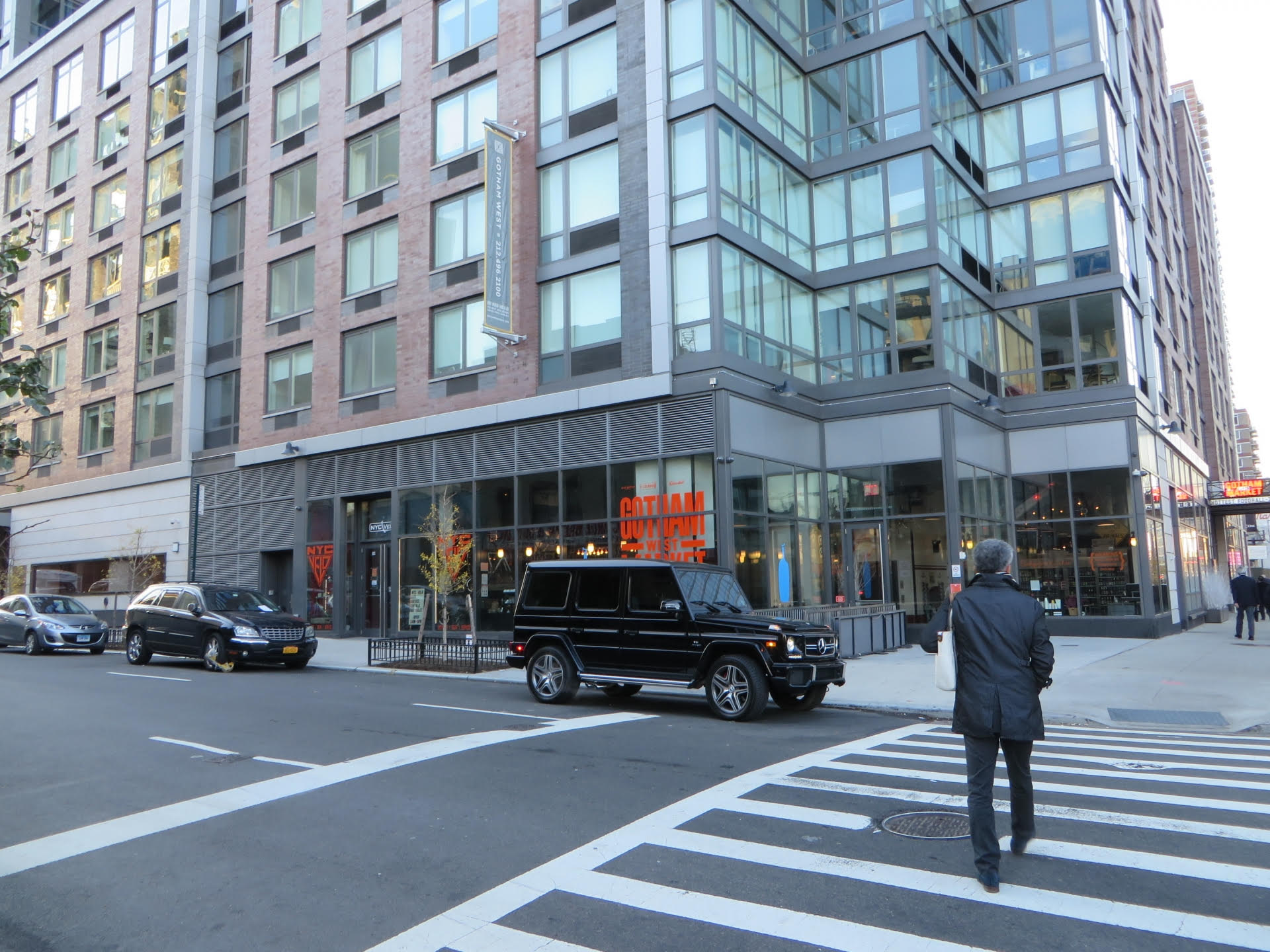 一名駕駛行經路口，因禮遇行人，反遭人檢舉違規暫停車道。（示意圖，photoAC）