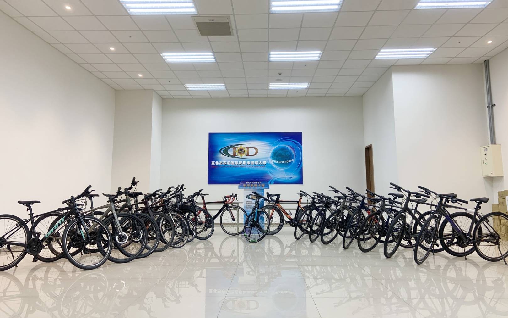 警方追查周男至少已犯下29起單車竊盜案。（翻攝畫面）