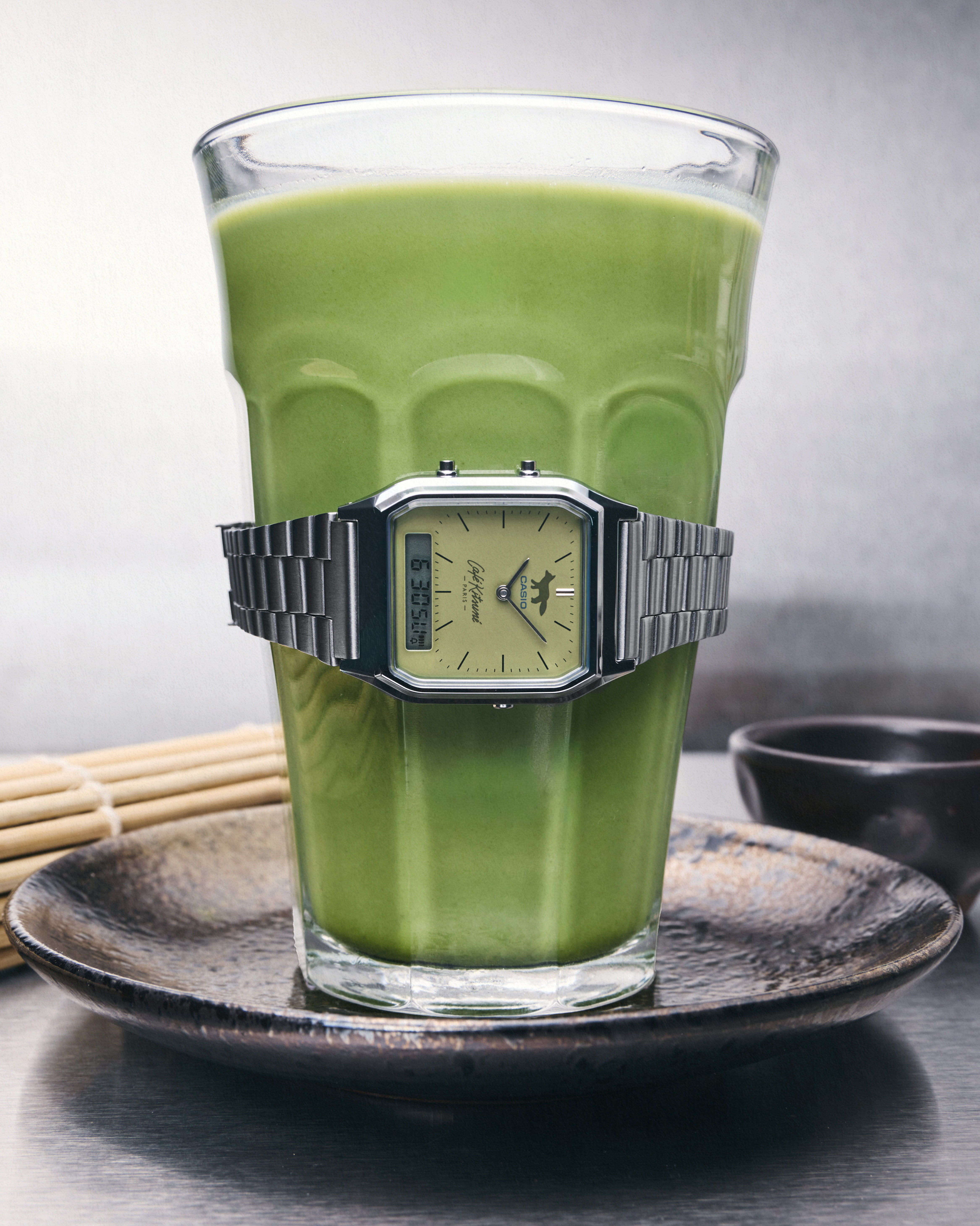 Café Kitsuné的標誌抹茶綠加上CASIO A168系列錶型,成就了這次合作的Café Kitsuné × CASIO復古聯名腕錶。(初衣食午提供)