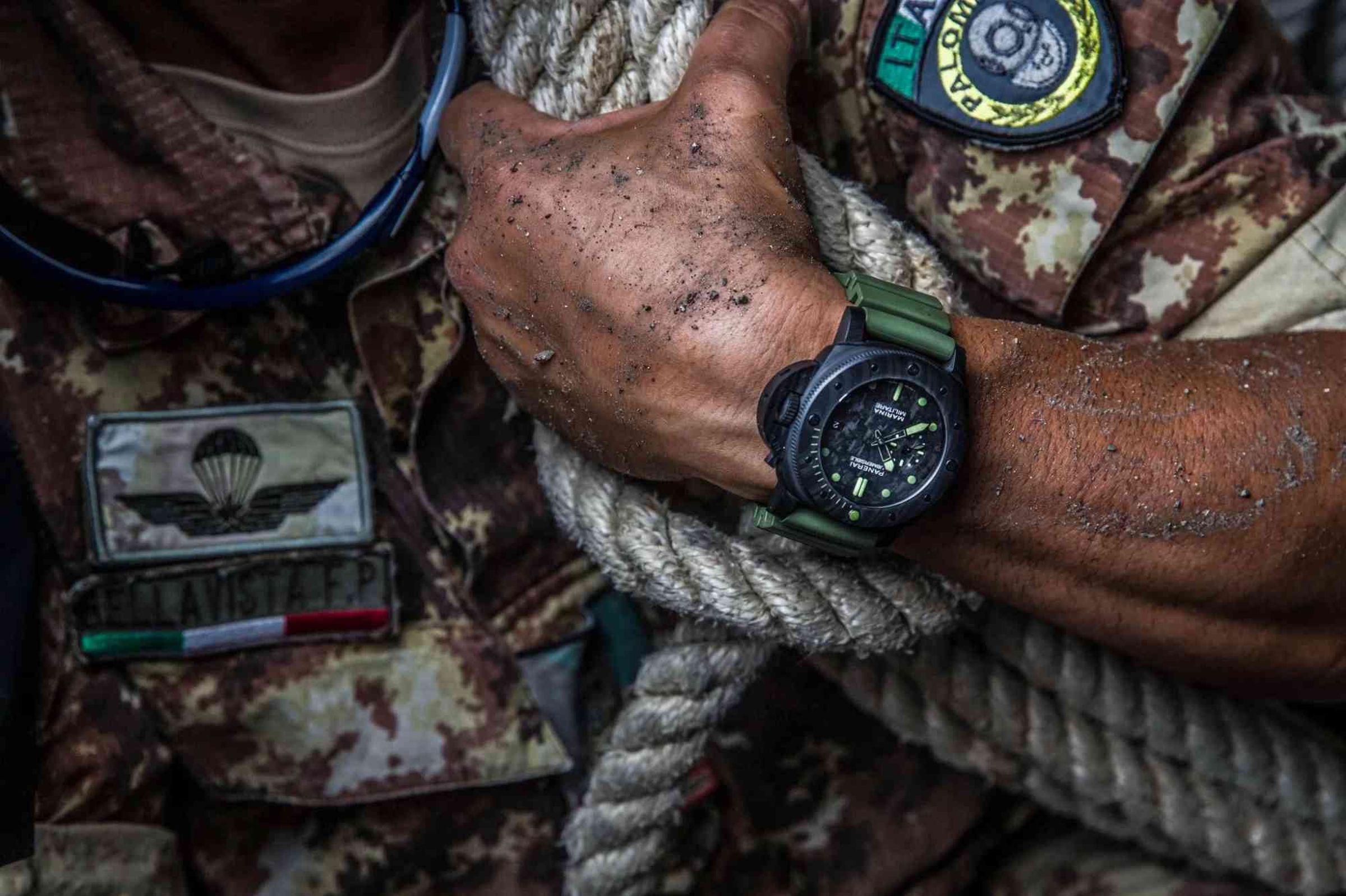 沛納海於 2019 年與義大利海軍突擊隊合作的 Comsubin Submersible Marina Militare Carbotech PAM00961 腕錶。