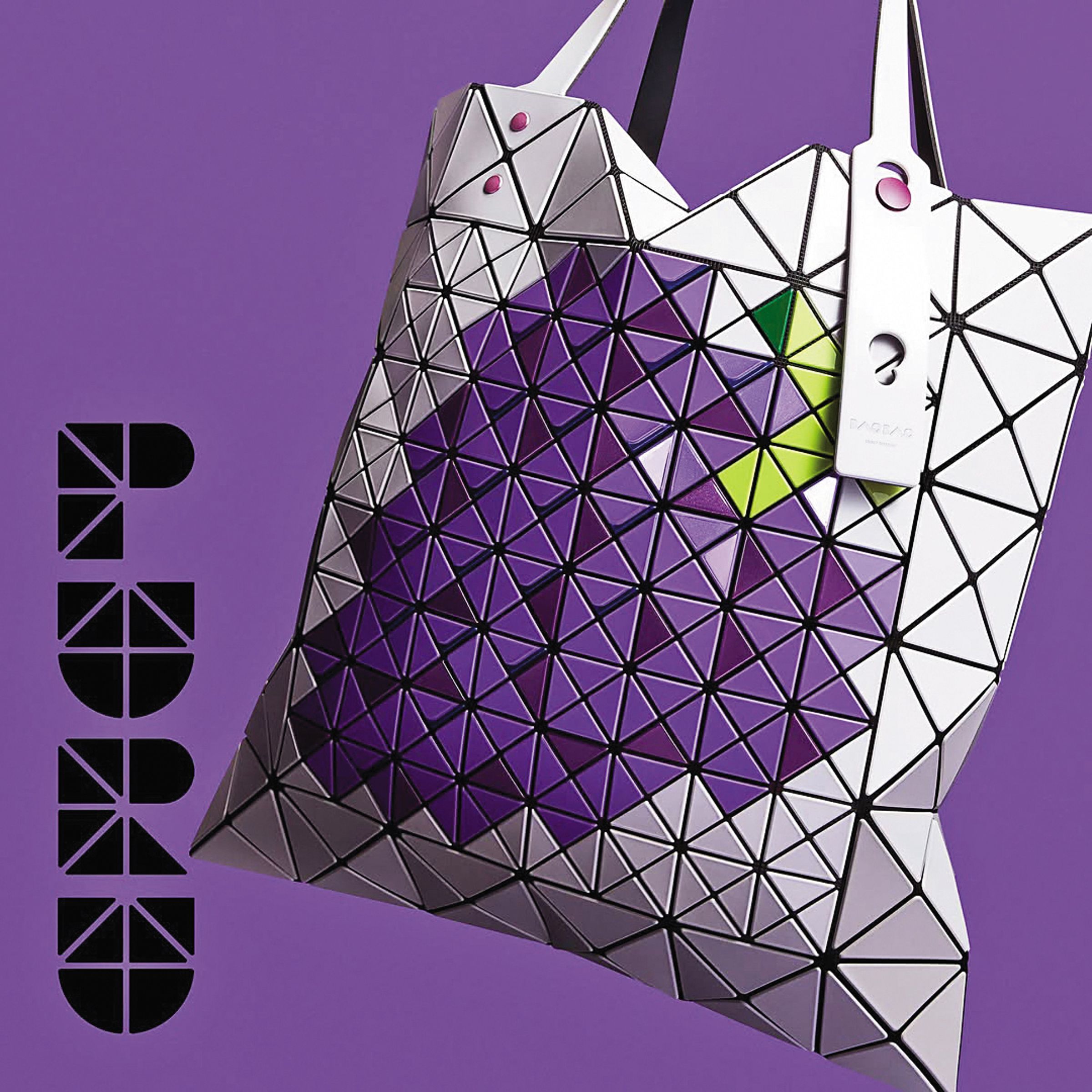 FRUITS系列共有3款水果圖騰,款款吸睛。NT$24,600 (翻攝自BAO BAO ISSEY MIYAKE IG)