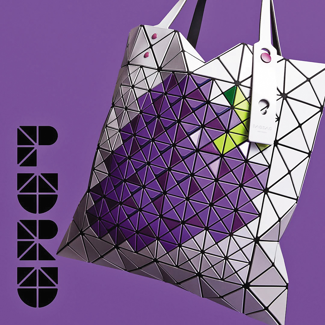 FRUITS系列共有3款水果圖騰，款款吸睛。NT$24,600 	（翻攝自BAO BAO ISSEY MIYAKE IG）