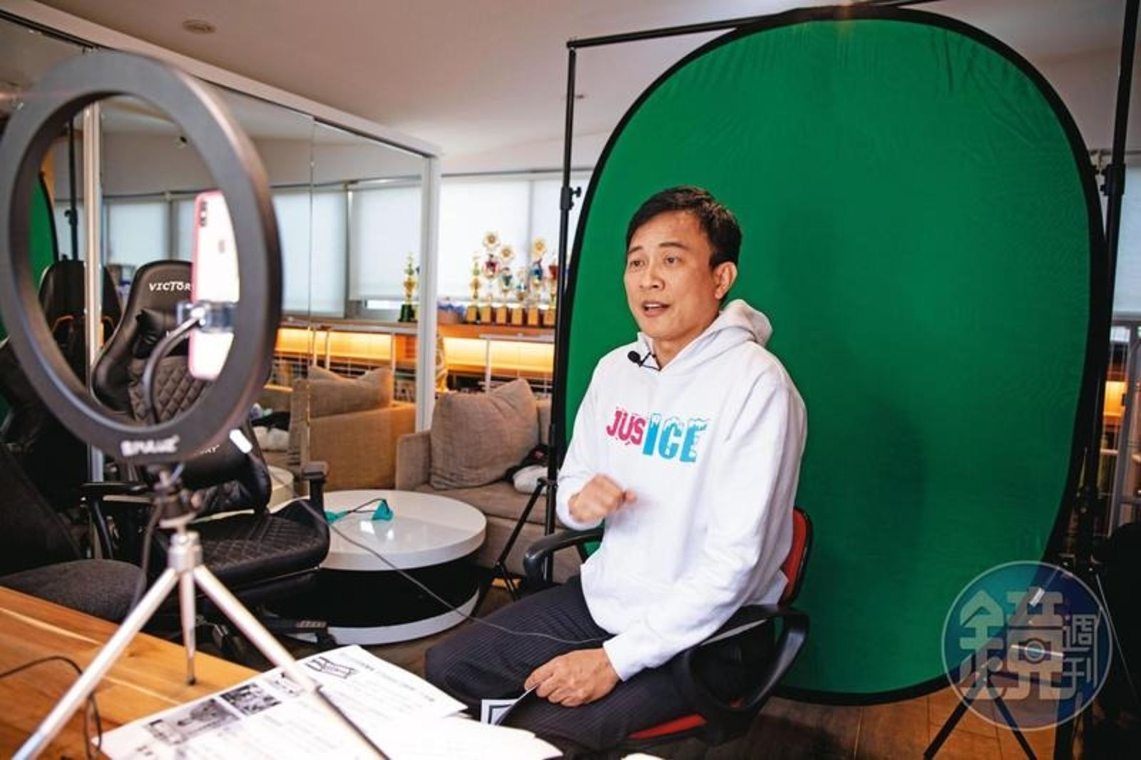 蔡英文論文案二審又敗訴　彭文正跨海視訊聆判表情木然