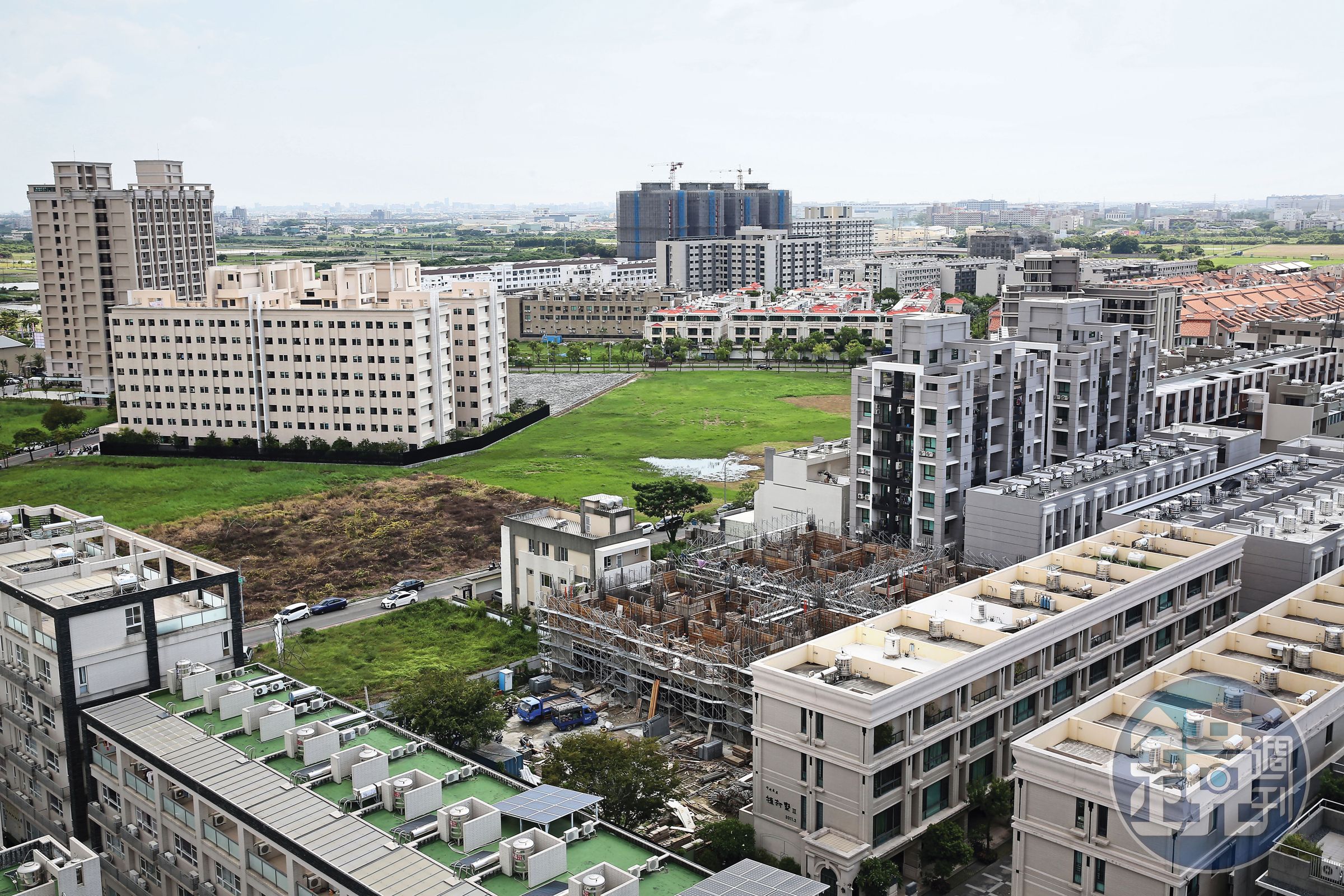 李蜀芳將股市獲利收割後,與建商合作合建,房市投資眼光也相當精準。