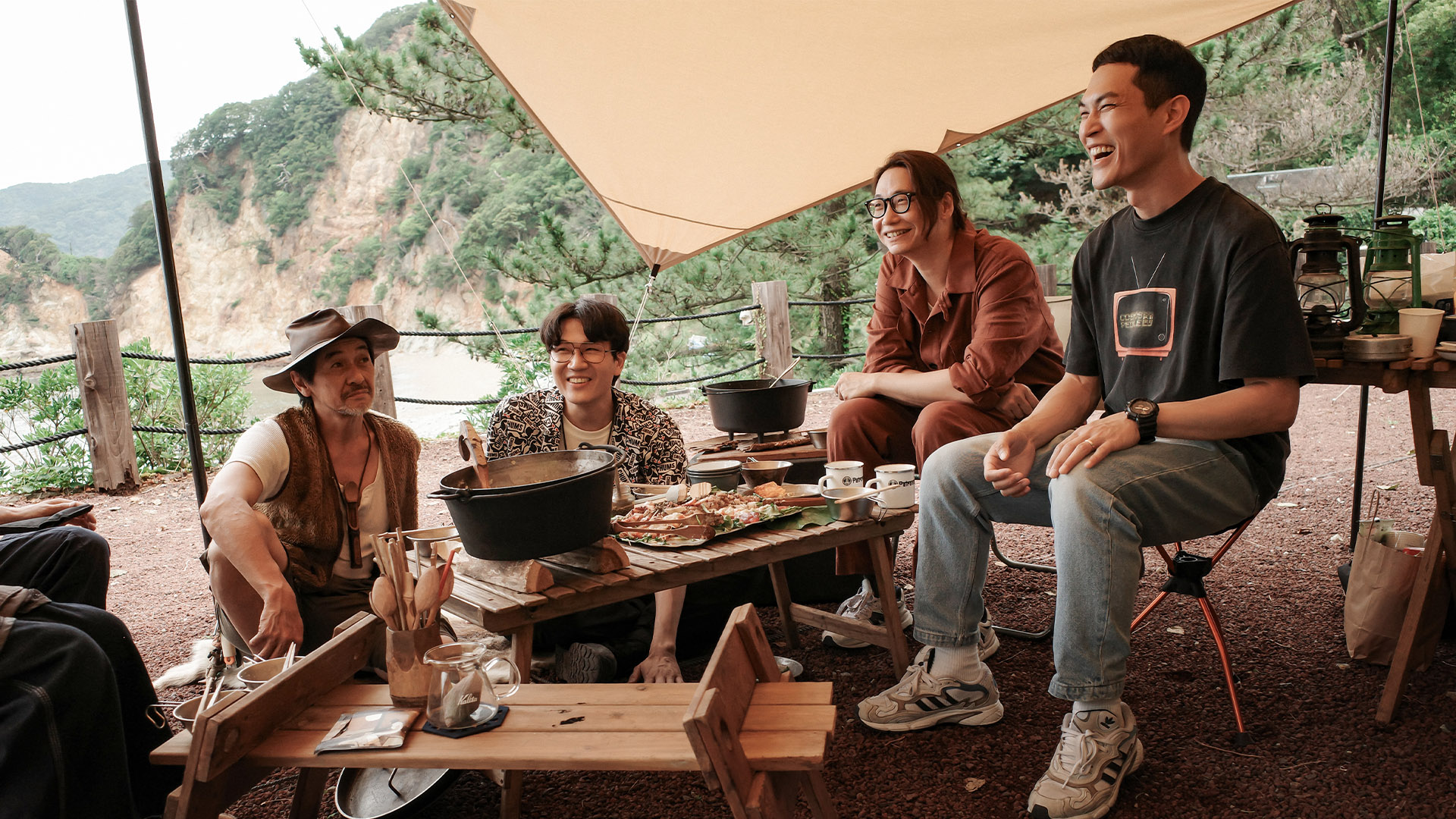 宇宙人成員阿奎、方Q、小玉（右起），曾一起上網路實境節目《Let's Camping 來去露營吧》。（麥卡貝網路電視提供）