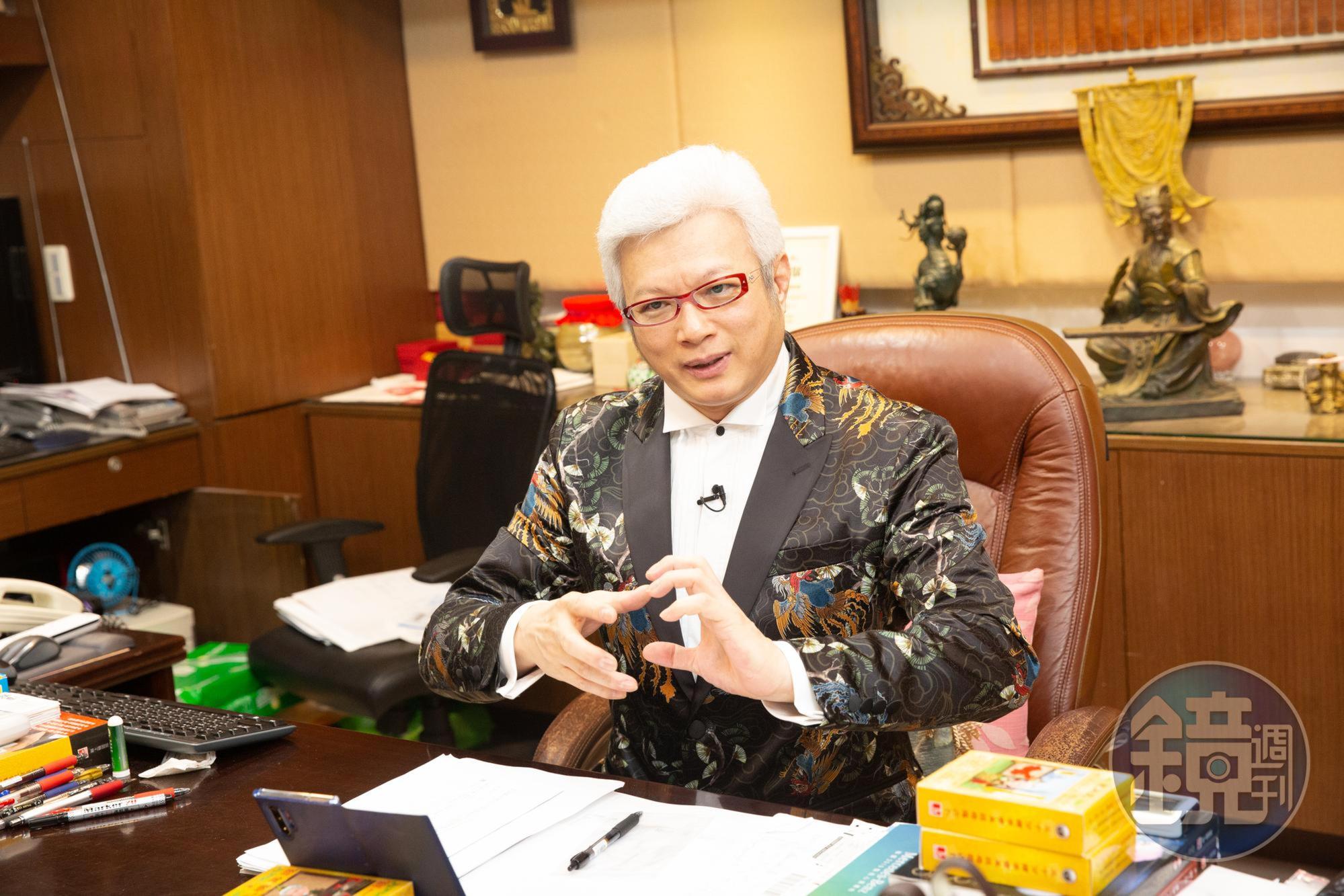 命理師蔡上機提醒投資人注意題材過熱風險。