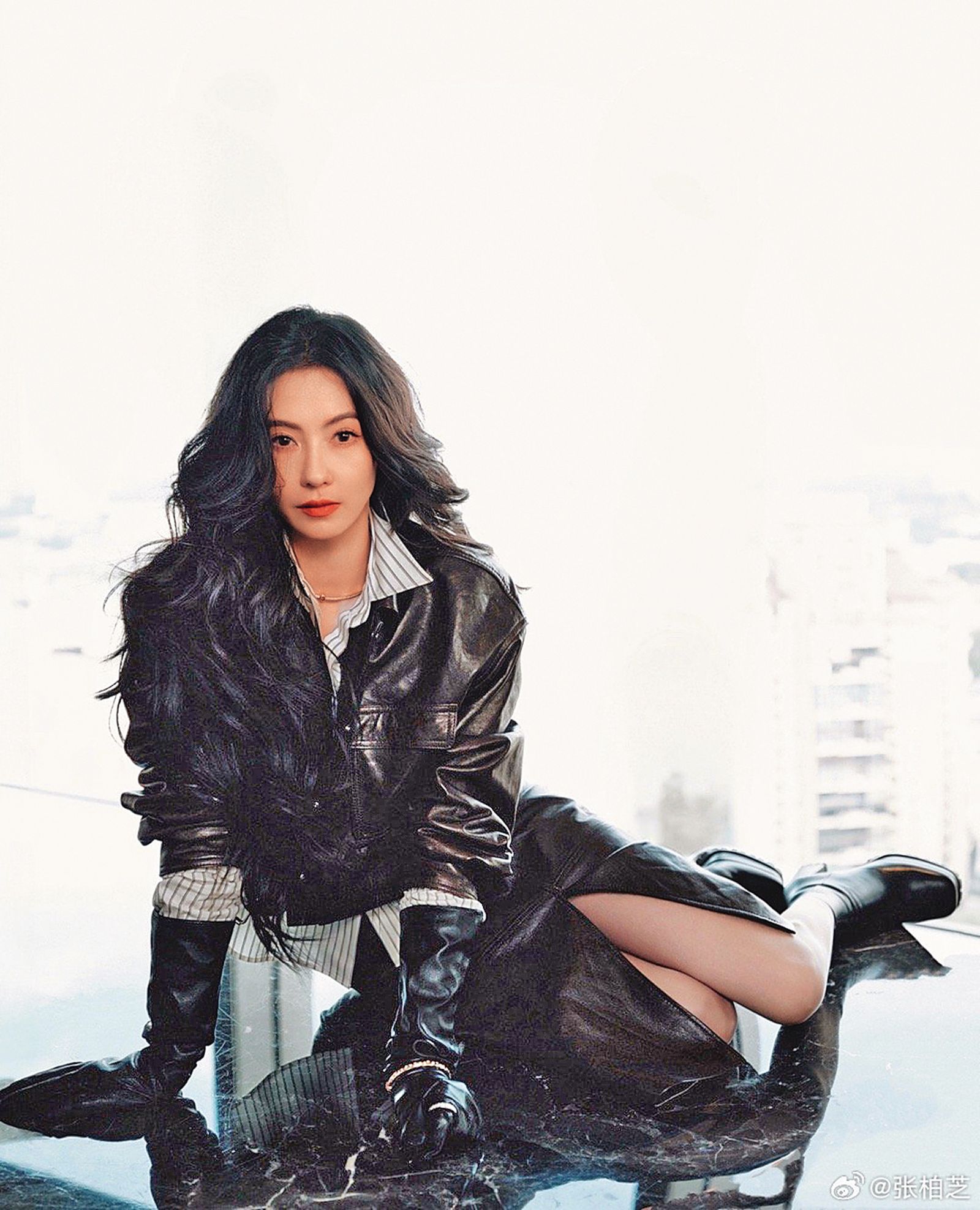 張栢芝與陳冠希空中巧遇合照，變成她與謝霆鋒婚變導火線。（張栢芝微博）