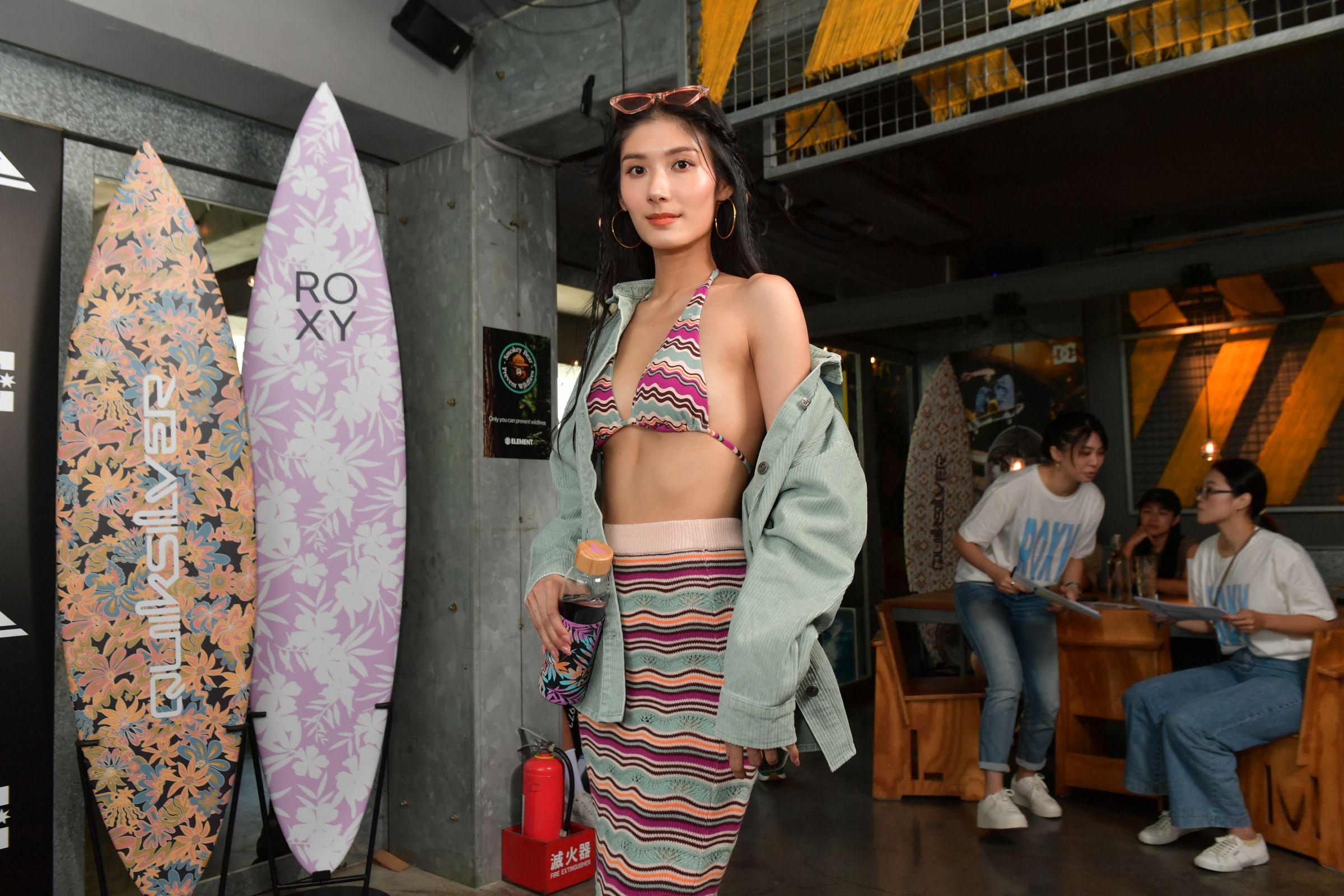 ROXY ALT Wave系列以90年代衝浪文化為靈感,注入復古浪花線條及渡假氛圍。